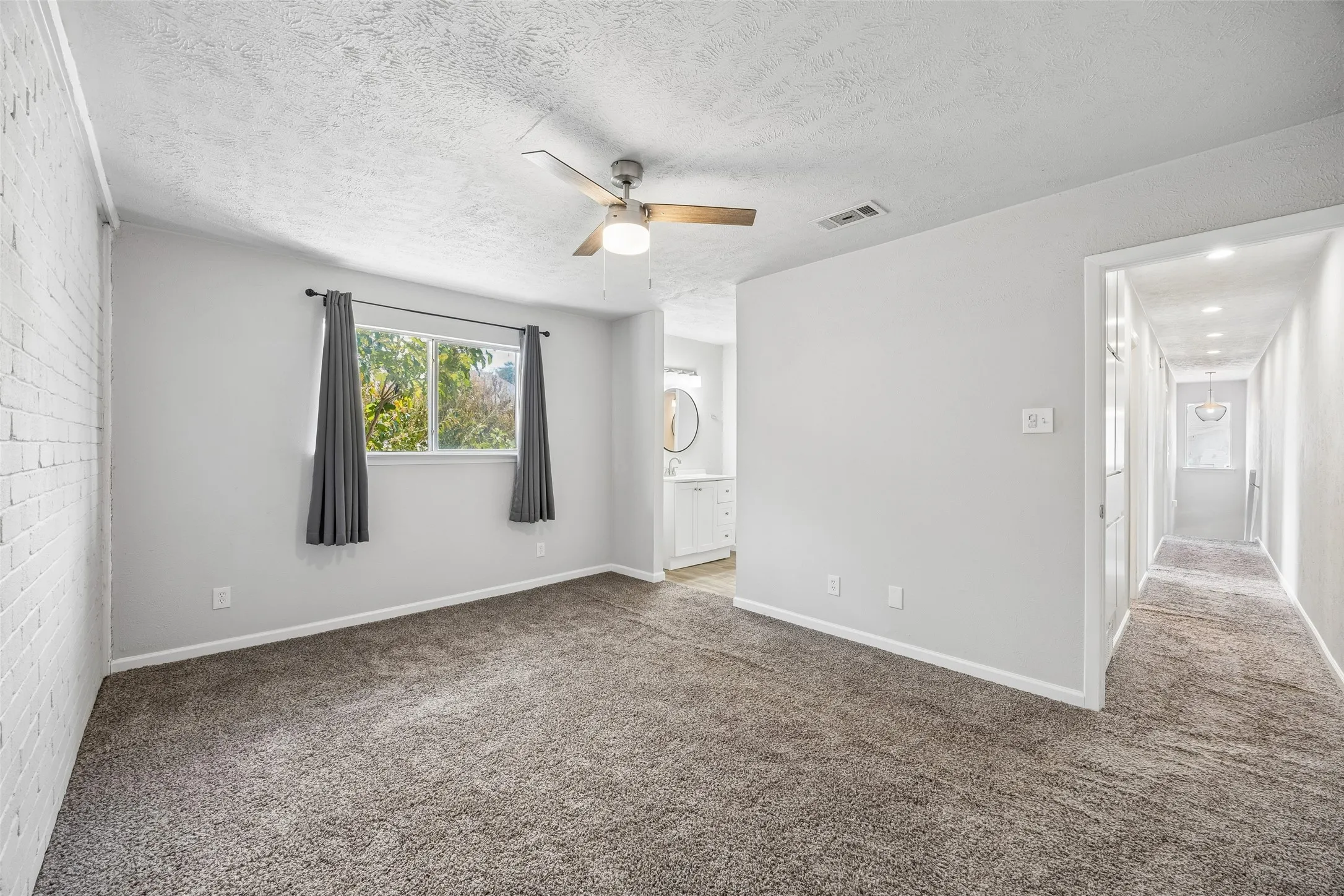 Townhouse For Sale in Dallas County , 2108 Via Madonna, Carrollton, Texas 75006, 3 Bedroom, 2 Bathroom, Garage spaces, 1,416 Sqft, built in 1973, mls#21381316, Real Estate Agent in Carrollton, Homes For Sale in Dallas county, Homes For Sale in Carrollton, Realtor in Carrollton Texas, Real Estate Brokerage Independent Realty Texas, Luminita Cordes Realtor