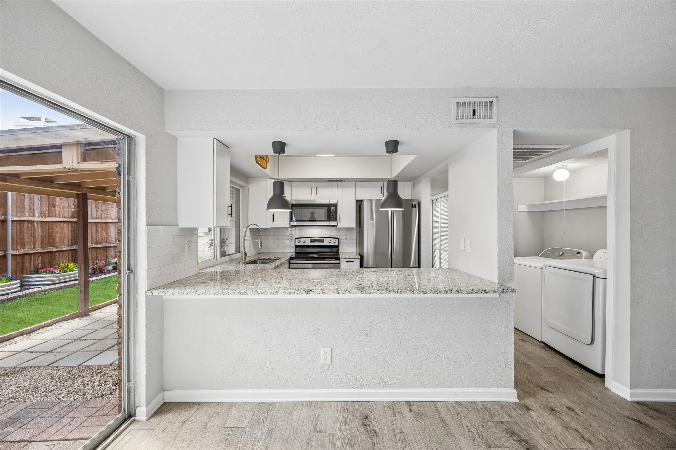 Townhouse For Sale in Dallas County , 2108 Via Madonna, Carrollton, Texas 75006, 3 Bedroom, 2 Bathroom, Garage spaces, 1,416 Sqft, built in 1973, mls#21381316, Real Estate Agent in Carrollton, Homes For Sale in Dallas county, Homes For Sale in Carrollton, Realtor in Carrollton Texas, Real Estate Brokerage Independent Realty Texas, Luminita Cordes Realtor