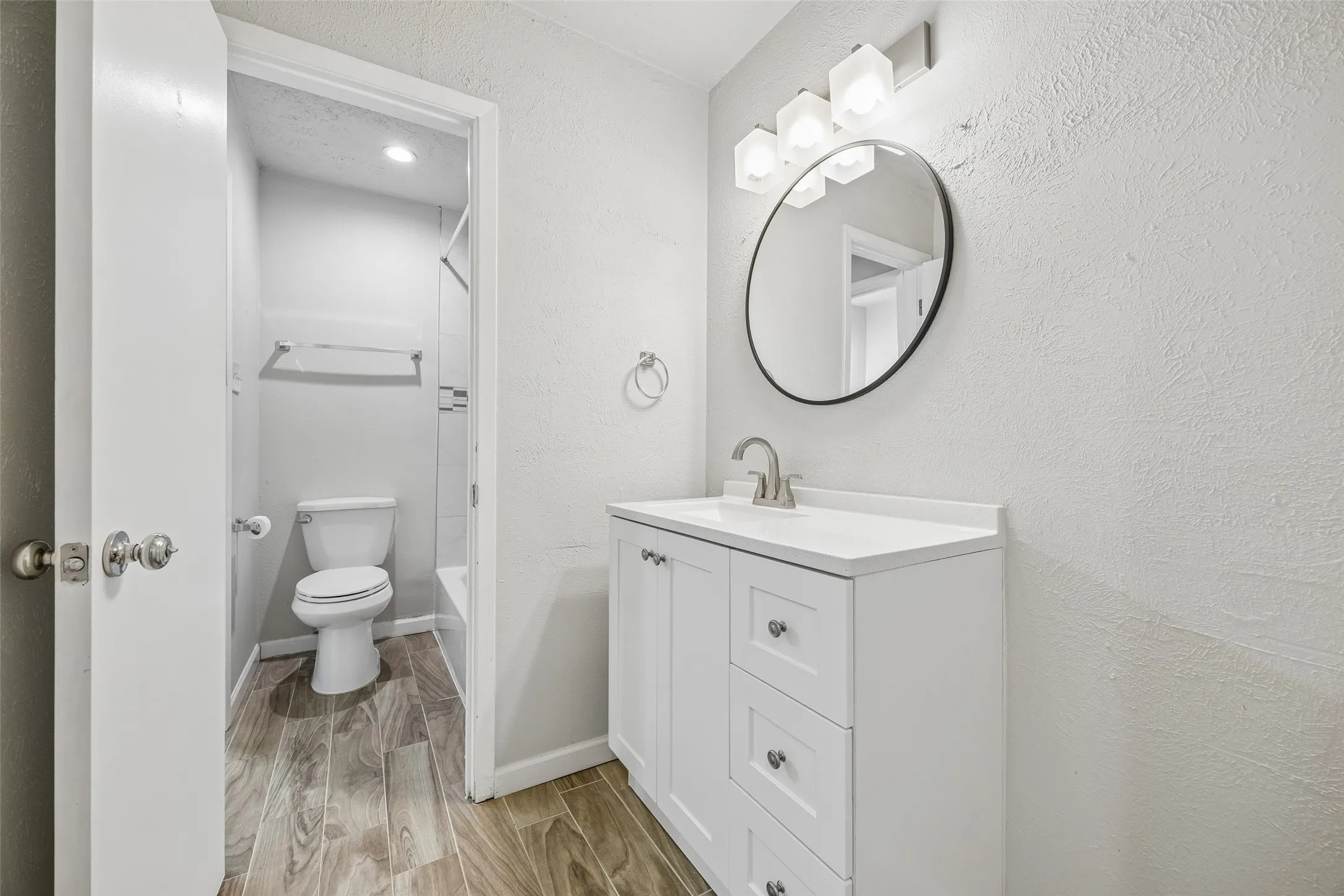 Townhouse For Sale in Dallas County , 2108 Via Madonna, Carrollton, Texas 75006, 3 Bedroom, 2 Bathroom, Garage spaces, 1,416 Sqft, built in 1973, mls#21381316, Real Estate Agent in Carrollton, Homes For Sale in Dallas county, Homes For Sale in Carrollton, Realtor in Carrollton Texas, Real Estate Brokerage Independent Realty Texas, Luminita Cordes Realtor