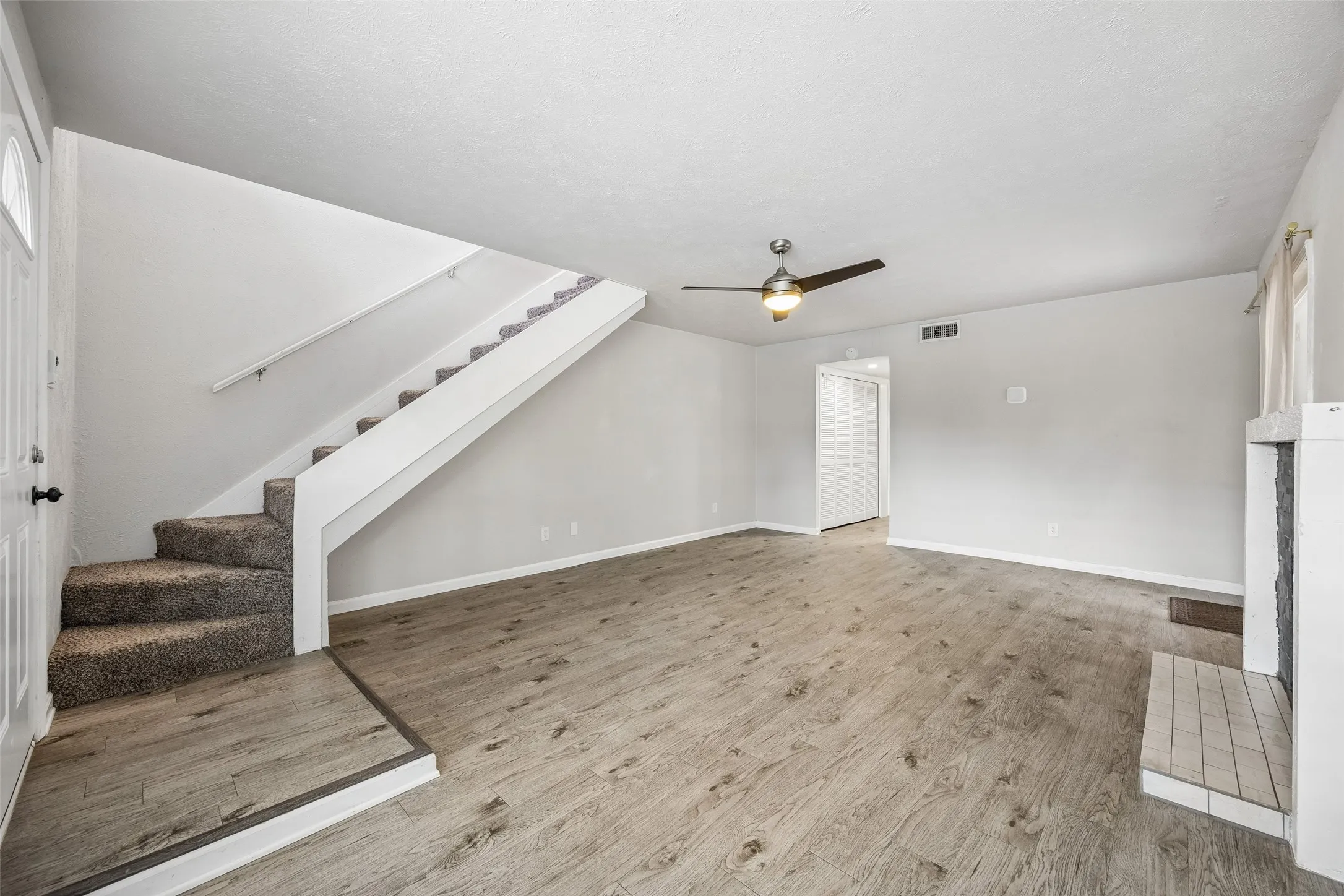 Townhouse For Sale in Dallas County , 2108 Via Madonna, Carrollton, Texas 75006, 3 Bedroom, 2 Bathroom, Garage spaces, 1,416 Sqft, built in 1973, mls#21381316, Real Estate Agent in Carrollton, Homes For Sale in Dallas county, Homes For Sale in Carrollton, Realtor in Carrollton Texas, Real Estate Brokerage Independent Realty Texas, Luminita Cordes Realtor