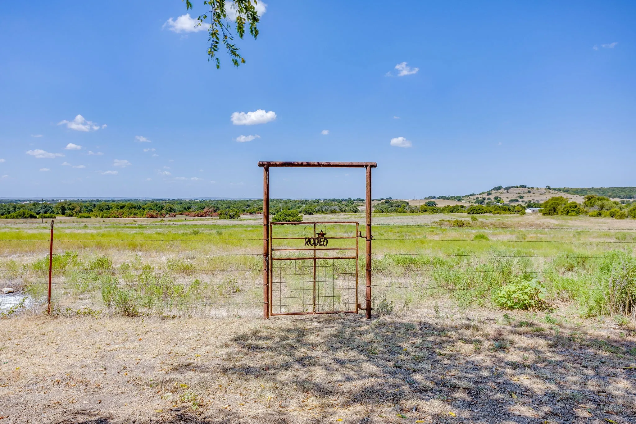 Single Family Residence For Sale in Hamilton County , 155 County Road 525, Evant, Texas 76525, 2 Bedroom, 2 Bathroom, Garage spaces, 1,310 Sqft, built in 1940, mls#21381169, Real Estate Agent in Evant, Homes For Sale in Hamilton county, Homes For Sale in Evant, Realtor in Evant Texas, Real Estate Brokerage Independent Realty Texas, Luminita Cordes Realtor