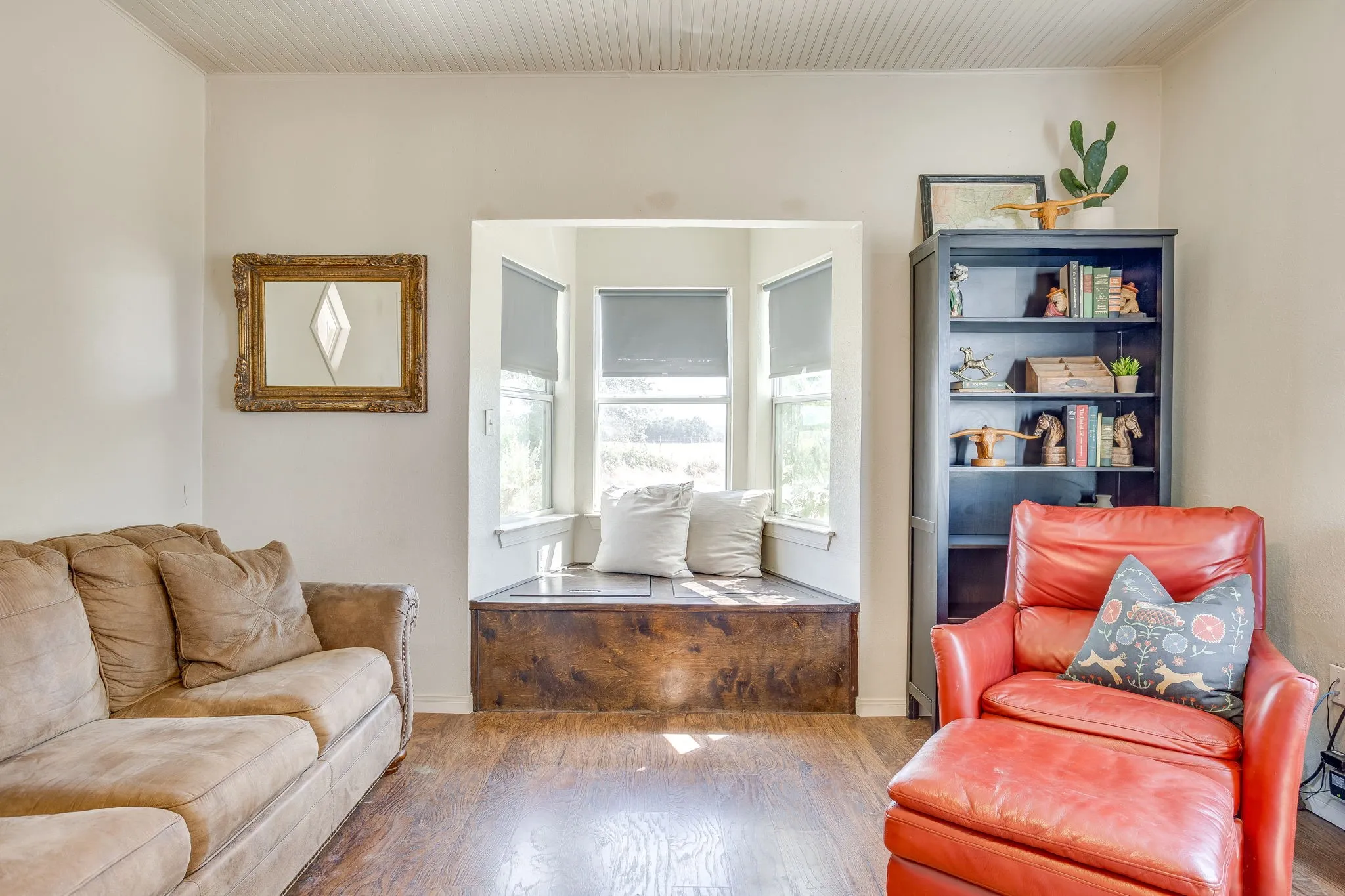 Single Family Residence For Sale in Hamilton County , 155 County Road 525, Evant, Texas 76525, 2 Bedroom, 2 Bathroom, Garage spaces, 1,310 Sqft, built in 1940, mls#21381169, Real Estate Agent in Evant, Homes For Sale in Hamilton county, Homes For Sale in Evant, Realtor in Evant Texas, Real Estate Brokerage Independent Realty Texas, Luminita Cordes Realtor