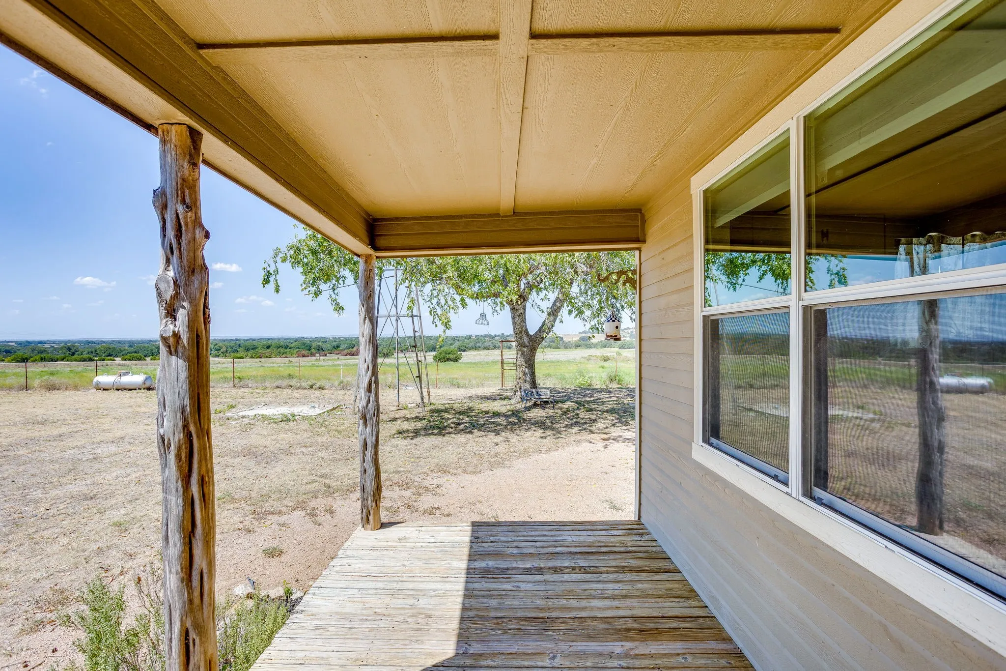 Single Family Residence For Sale in Hamilton County , 155 County Road 525, Evant, Texas 76525, 2 Bedroom, 2 Bathroom, Garage spaces, 1,310 Sqft, built in 1940, mls#21381169, Real Estate Agent in Evant, Homes For Sale in Hamilton county, Homes For Sale in Evant, Realtor in Evant Texas, Real Estate Brokerage Independent Realty Texas, Luminita Cordes Realtor