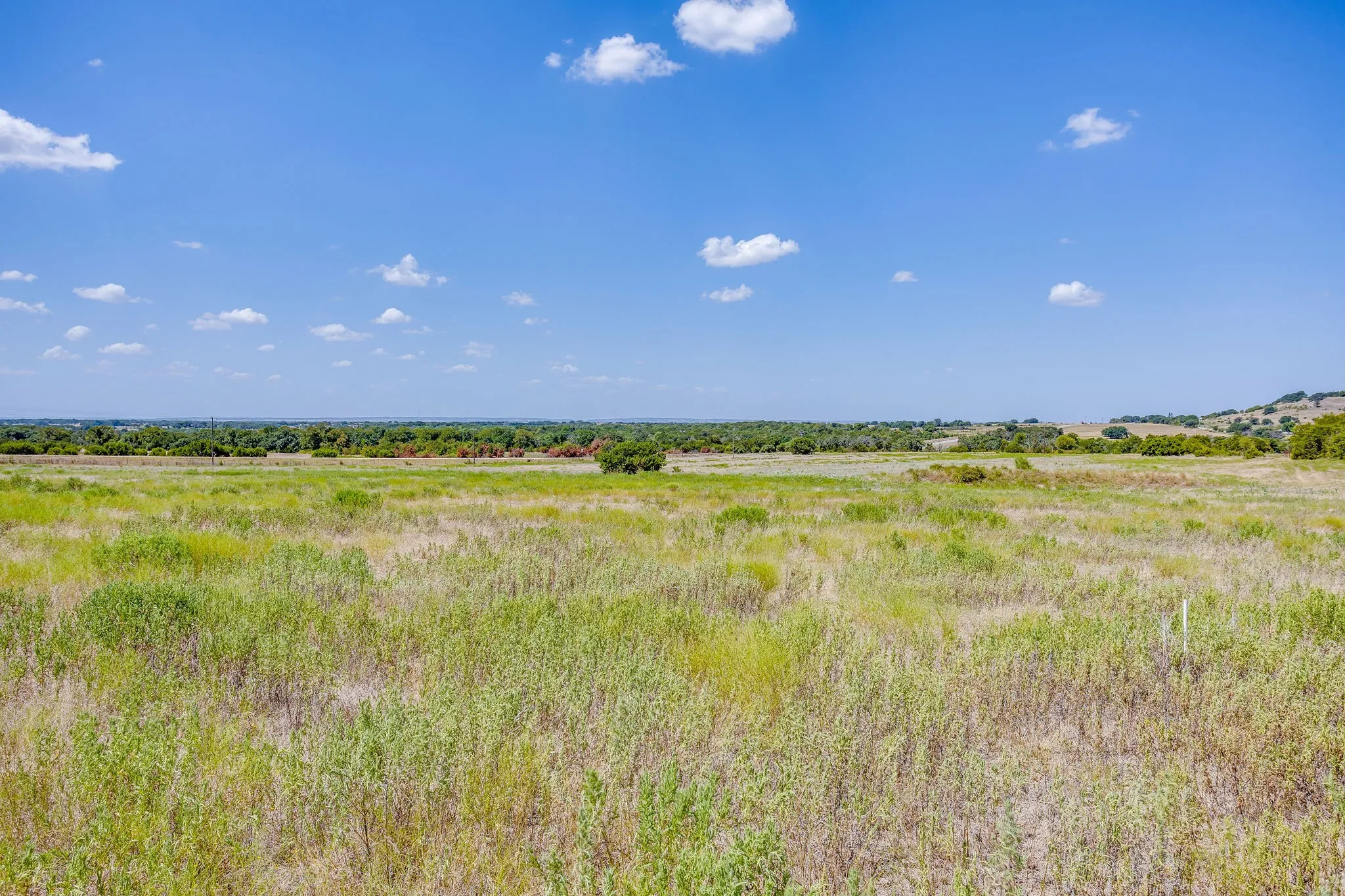 Single Family Residence For Sale in Hamilton County , 155 County Road 525, Evant, Texas 76525, 2 Bedroom, 2 Bathroom, Garage spaces, 1,310 Sqft, built in 1940, mls#21381169, Real Estate Agent in Evant, Homes For Sale in Hamilton county, Homes For Sale in Evant, Realtor in Evant Texas, Real Estate Brokerage Independent Realty Texas, Luminita Cordes Realtor