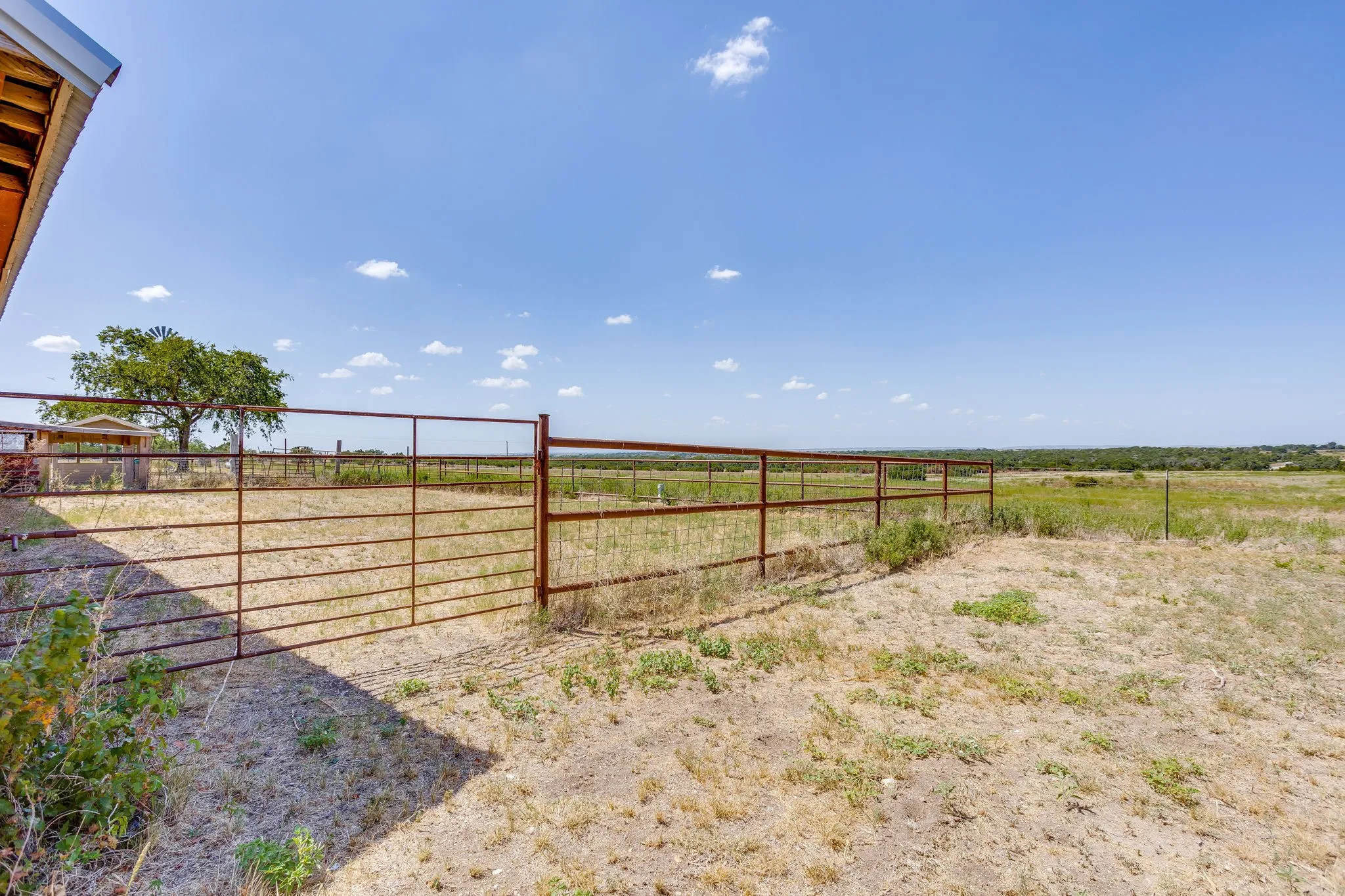 Single Family Residence For Sale in Hamilton County , 155 County Road 525, Evant, Texas 76525, 2 Bedroom, 2 Bathroom, Garage spaces, 1,310 Sqft, built in 1940, mls#21381169, Real Estate Agent in Evant, Homes For Sale in Hamilton county, Homes For Sale in Evant, Realtor in Evant Texas, Real Estate Brokerage Independent Realty Texas, Luminita Cordes Realtor