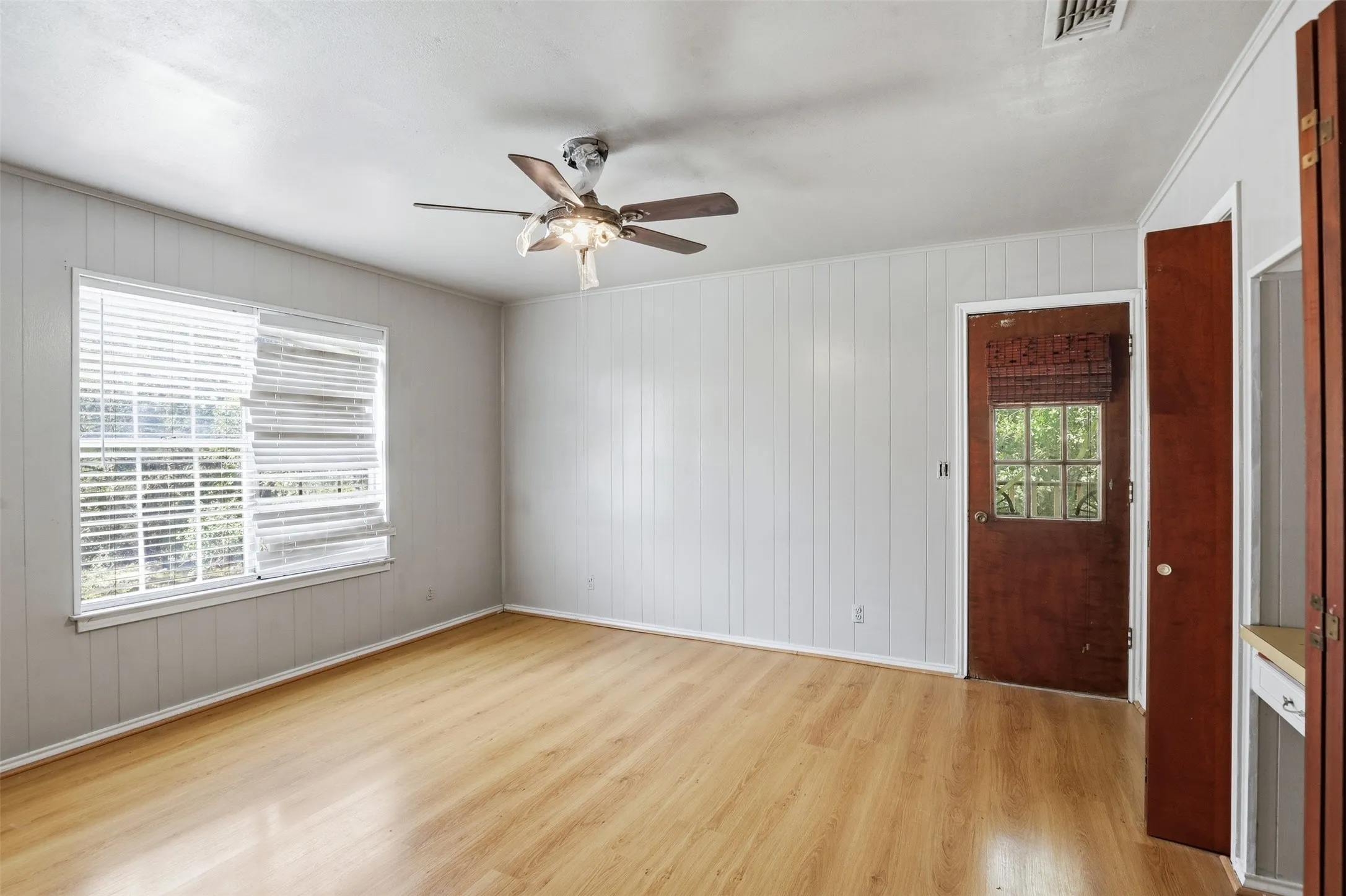 Single Family Residence For Sale in Parker County , 4298 Knob Road, Springtown, Texas 76082, 3 Bedroom, 2 Bathroom, 2 Garage spaces, 2,203 Sqft, built in 1976, mls#21380613, Real Estate Agent in Springtown, Homes For Sale in Parker county, Homes For Sale in Springtown, Realtor in Springtown Texas, Real Estate Brokerage Independent Realty Texas, Luminita Cordes Realtor