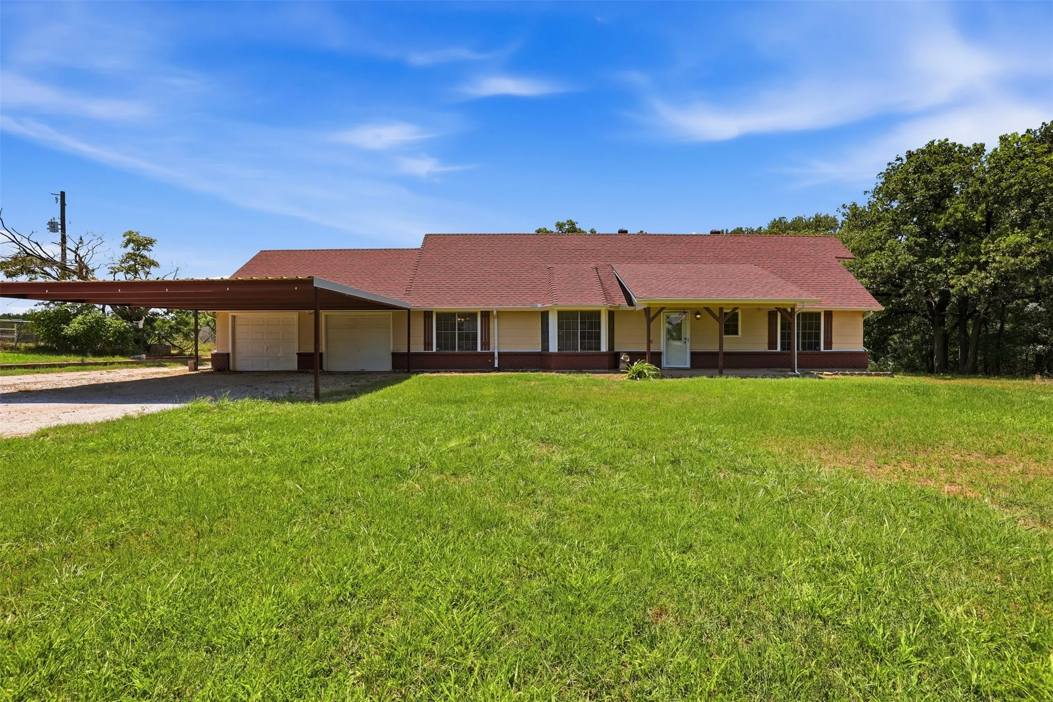 Single Family Residence For Sale in Parker County , 4298 Knob Road, Springtown, Texas 76082, 3 Bedroom, 2 Bathroom, 2 Garage spaces, 2,203 Sqft, built in 1976, mls#21380613, Real Estate Agent in Springtown, Homes For Sale in Parker county, Homes For Sale in Springtown, Realtor in Springtown Texas, Real Estate Brokerage Independent Realty Texas, Luminita Cordes Realtor