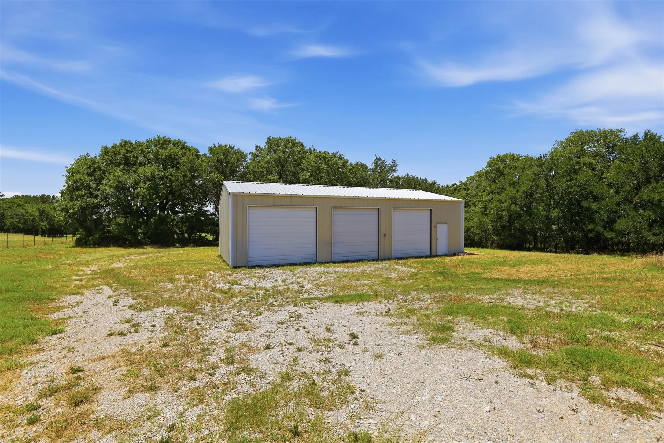 Single Family Residence For Sale in Parker County , 4298 Knob Road, Springtown, Texas 76082, 3 Bedroom, 2 Bathroom, 2 Garage spaces, 2,203 Sqft, built in 1976, mls#21380613, Real Estate Agent in Springtown, Homes For Sale in Parker county, Homes For Sale in Springtown, Realtor in Springtown Texas, Real Estate Brokerage Independent Realty Texas, Luminita Cordes Realtor