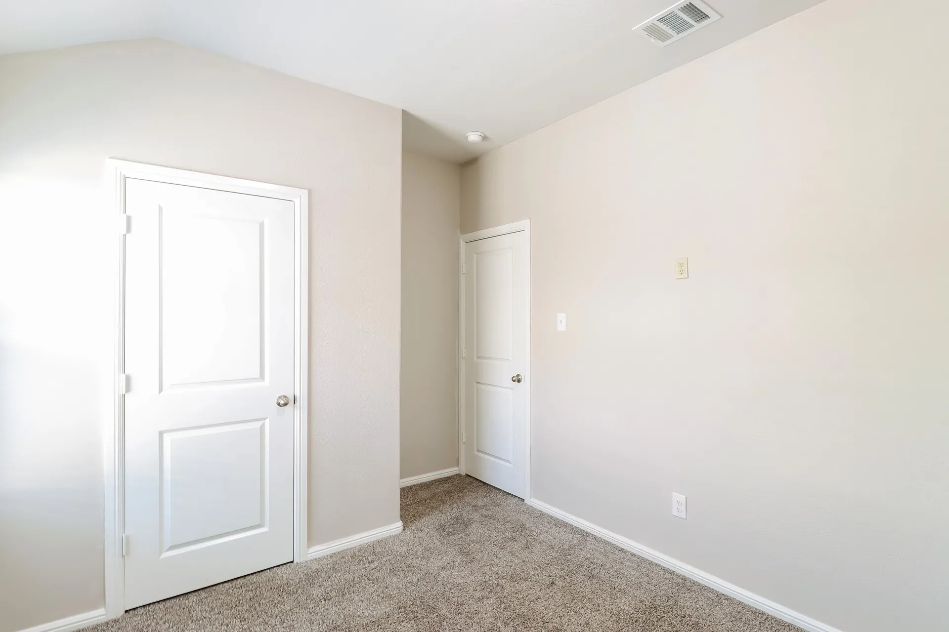 Single Family Residence For Rent in Tarrant County , 4624 Corktree Lane, Fort Worth, Texas 76036, 4 Bedroom, 2 Bathroom, 2 Garage spaces, 1,620 Sqft, built in 2020, mls#21381323, Real Estate Agent in Fort Worth, Homes For Rent in Tarrant county, Homes For Rent in Fort Worth, Realtor in Fort Worth Texas, Real Estate Brokerage Independent Realty Texas, Luminita Cordes Realtor