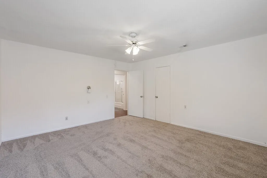 Single Family Residence For Sale in Tarrant County , 6805 Valhalla Road, Fort Worth, Texas 76116, 4 Bedroom, 3 Bathroom, 2 Garage spaces, 2,509 Sqft, built in 1965, mls#21381328, Real Estate Agent in Fort Worth, Homes For Sale in Tarrant county, Homes For Sale in Fort Worth, Realtor in Fort Worth Texas, Real Estate Brokerage Independent Realty Texas, Luminita Cordes Realtor
