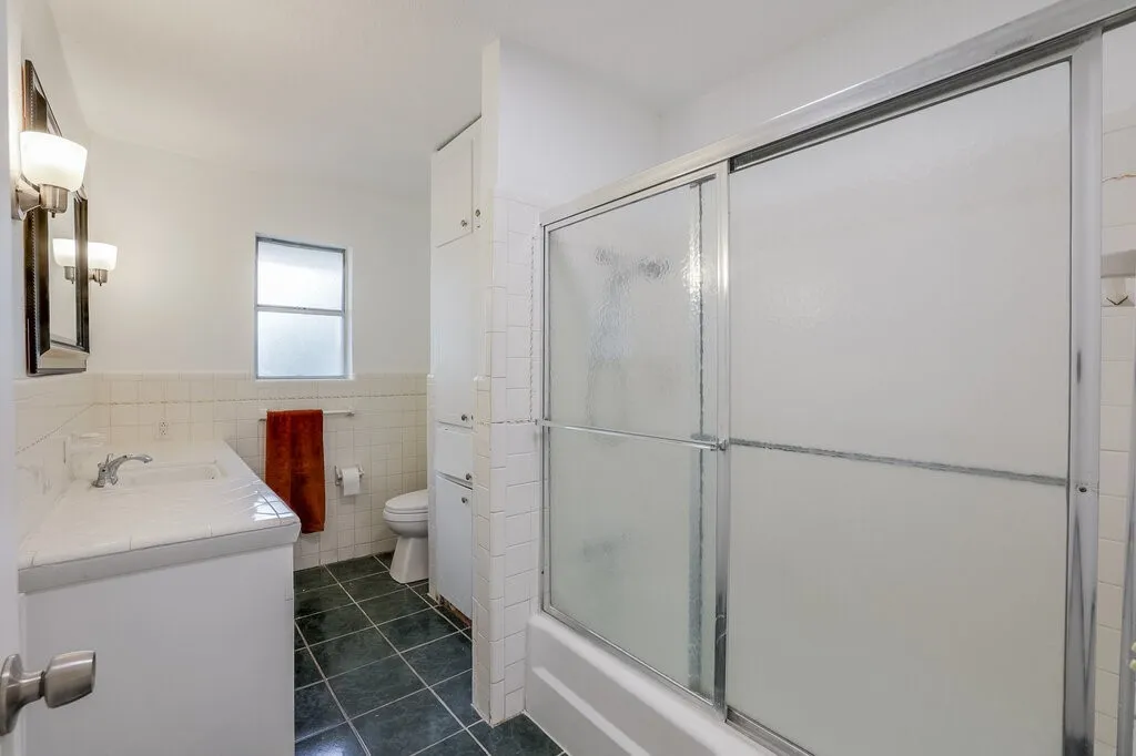 Single Family Residence For Sale in Tarrant County , 6805 Valhalla Road, Fort Worth, Texas 76116, 4 Bedroom, 3 Bathroom, 2 Garage spaces, 2,509 Sqft, built in 1965, mls#21381328, Real Estate Agent in Fort Worth, Homes For Sale in Tarrant county, Homes For Sale in Fort Worth, Realtor in Fort Worth Texas, Real Estate Brokerage Independent Realty Texas, Luminita Cordes Realtor