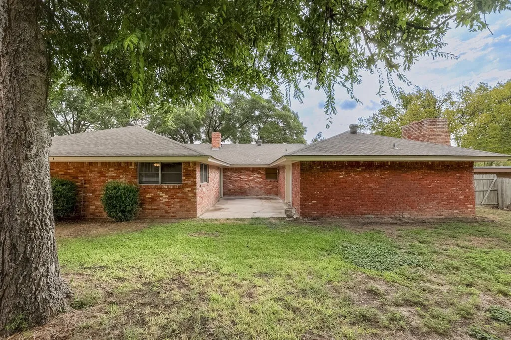 Single Family Residence For Sale in Tarrant County , 6805 Valhalla Road, Fort Worth, Texas 76116, 4 Bedroom, 3 Bathroom, 2 Garage spaces, 2,509 Sqft, built in 1965, mls#21381328, Real Estate Agent in Fort Worth, Homes For Sale in Tarrant county, Homes For Sale in Fort Worth, Realtor in Fort Worth Texas, Real Estate Brokerage Independent Realty Texas, Luminita Cordes Realtor
