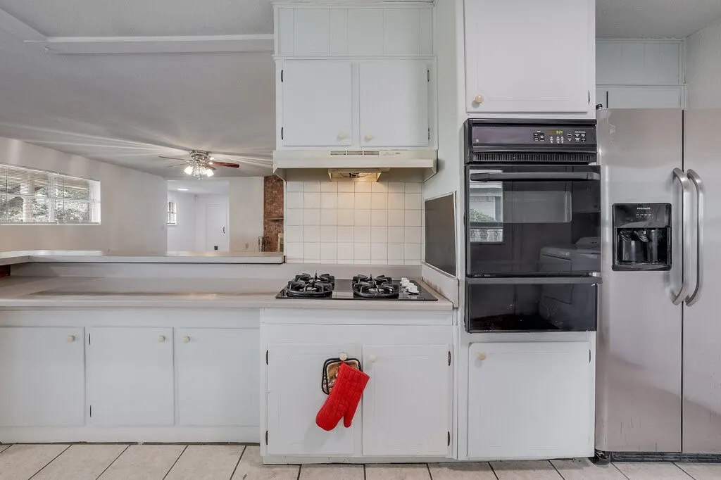 Single Family Residence For Sale in Tarrant County , 6805 Valhalla Road, Fort Worth, Texas 76116, 4 Bedroom, 3 Bathroom, 2 Garage spaces, 2,509 Sqft, built in 1965, mls#21381328, Real Estate Agent in Fort Worth, Homes For Sale in Tarrant county, Homes For Sale in Fort Worth, Realtor in Fort Worth Texas, Real Estate Brokerage Independent Realty Texas, Luminita Cordes Realtor