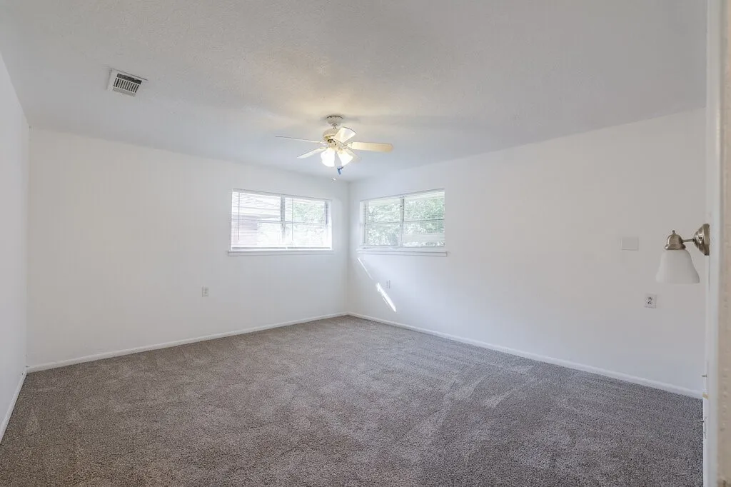 Single Family Residence For Sale in Tarrant County , 6805 Valhalla Road, Fort Worth, Texas 76116, 4 Bedroom, 3 Bathroom, 2 Garage spaces, 2,509 Sqft, built in 1965, mls#21381328, Real Estate Agent in Fort Worth, Homes For Sale in Tarrant county, Homes For Sale in Fort Worth, Realtor in Fort Worth Texas, Real Estate Brokerage Independent Realty Texas, Luminita Cordes Realtor