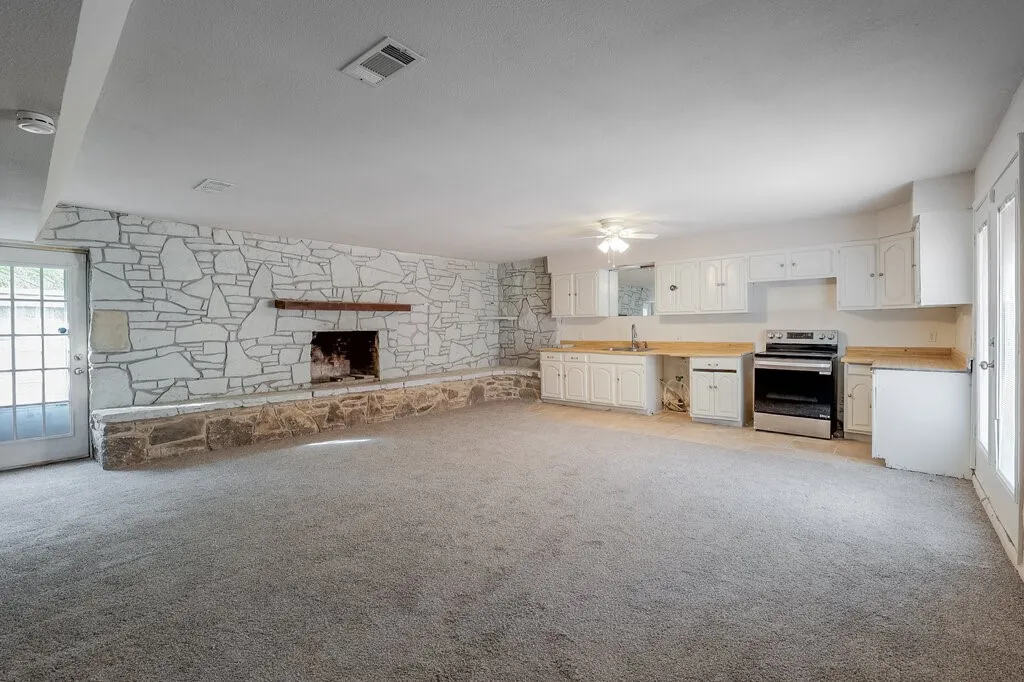 Single Family Residence For Sale in Tarrant County , 6805 Valhalla Road, Fort Worth, Texas 76116, 4 Bedroom, 3 Bathroom, 2 Garage spaces, 2,509 Sqft, built in 1965, mls#21381328, Real Estate Agent in Fort Worth, Homes For Sale in Tarrant county, Homes For Sale in Fort Worth, Realtor in Fort Worth Texas, Real Estate Brokerage Independent Realty Texas, Luminita Cordes Realtor