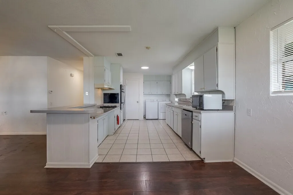 Single Family Residence For Sale in Tarrant County , 6805 Valhalla Road, Fort Worth, Texas 76116, 4 Bedroom, 3 Bathroom, 2 Garage spaces, 2,509 Sqft, built in 1965, mls#21381328, Real Estate Agent in Fort Worth, Homes For Sale in Tarrant county, Homes For Sale in Fort Worth, Realtor in Fort Worth Texas, Real Estate Brokerage Independent Realty Texas, Luminita Cordes Realtor