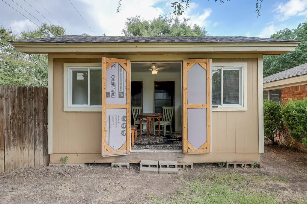 Single Family Residence For Sale in Tarrant County , 6805 Valhalla Road, Fort Worth, Texas 76116, 4 Bedroom, 3 Bathroom, 2 Garage spaces, 2,509 Sqft, built in 1965, mls#21381328, Real Estate Agent in Fort Worth, Homes For Sale in Tarrant county, Homes For Sale in Fort Worth, Realtor in Fort Worth Texas, Real Estate Brokerage Independent Realty Texas, Luminita Cordes Realtor