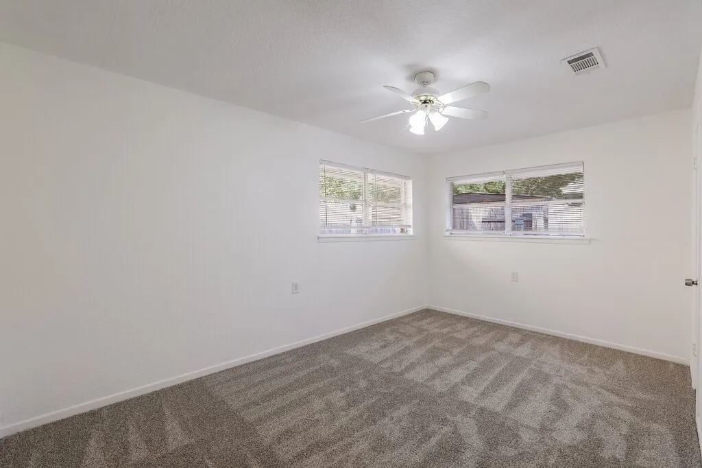 Single Family Residence For Sale in Tarrant County , 6805 Valhalla Road, Fort Worth, Texas 76116, 4 Bedroom, 3 Bathroom, 2 Garage spaces, 2,509 Sqft, built in 1965, mls#21381328, Real Estate Agent in Fort Worth, Homes For Sale in Tarrant county, Homes For Sale in Fort Worth, Realtor in Fort Worth Texas, Real Estate Brokerage Independent Realty Texas, Luminita Cordes Realtor