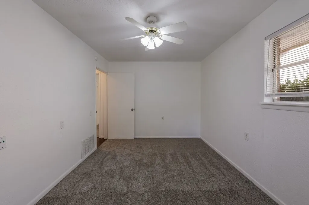 Single Family Residence For Sale in Tarrant County , 6805 Valhalla Road, Fort Worth, Texas 76116, 4 Bedroom, 3 Bathroom, 2 Garage spaces, 2,509 Sqft, built in 1965, mls#21381328, Real Estate Agent in Fort Worth, Homes For Sale in Tarrant county, Homes For Sale in Fort Worth, Realtor in Fort Worth Texas, Real Estate Brokerage Independent Realty Texas, Luminita Cordes Realtor