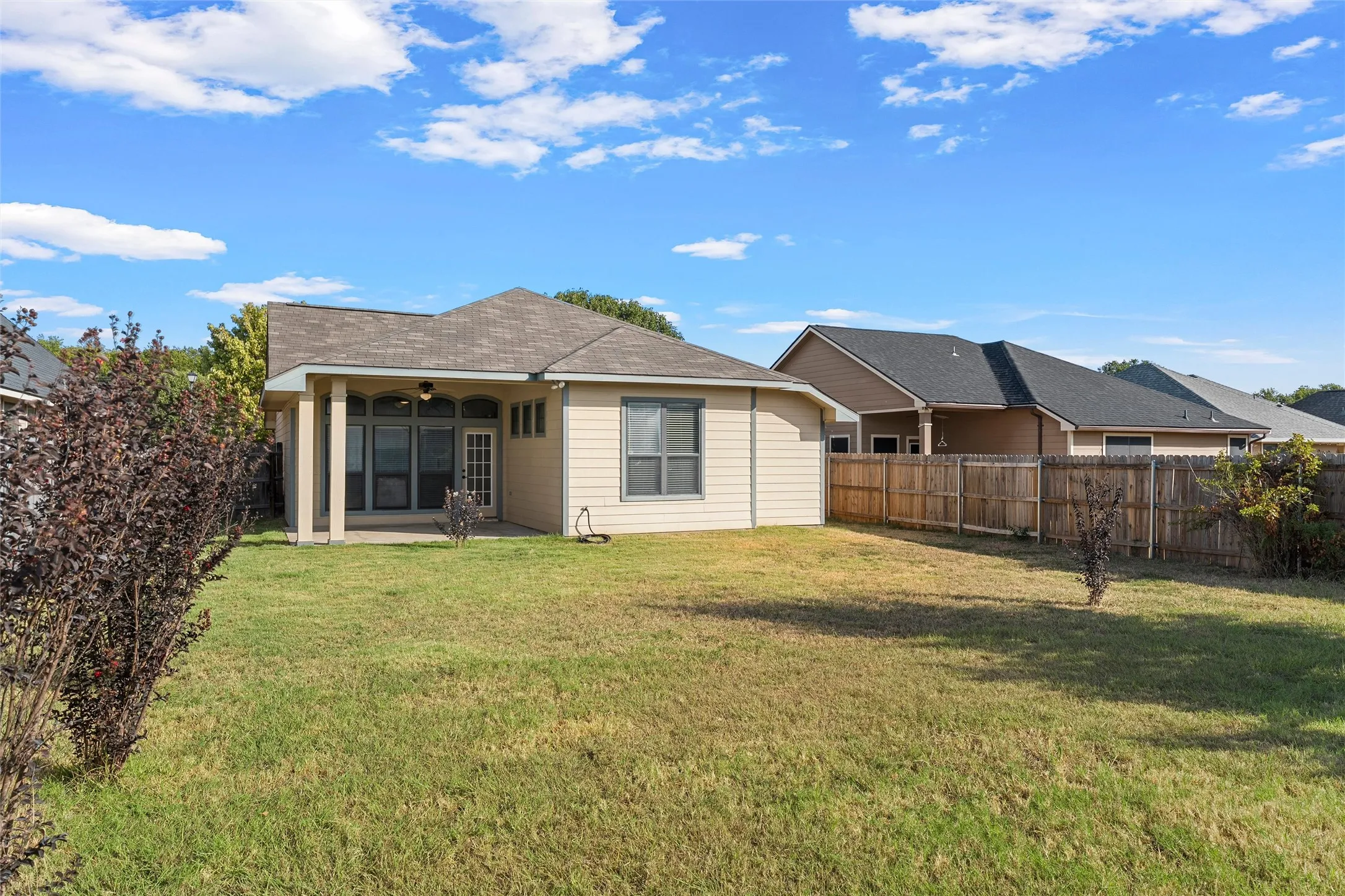 Single Family Residence For Sale in Mc Lennan County , 10437 Condor Loop, Waco, Texas 76708, 3 Bedroom, 2 Bathroom, 2 Garage spaces, 1,447 Sqft, built in 2011, mls#21378922, Real Estate Agent in Waco, Homes For Sale in Mc Lennan county, Homes For Sale in Waco, Realtor in Waco Texas, Real Estate Brokerage Independent Realty Texas, Luminita Cordes Realtor
