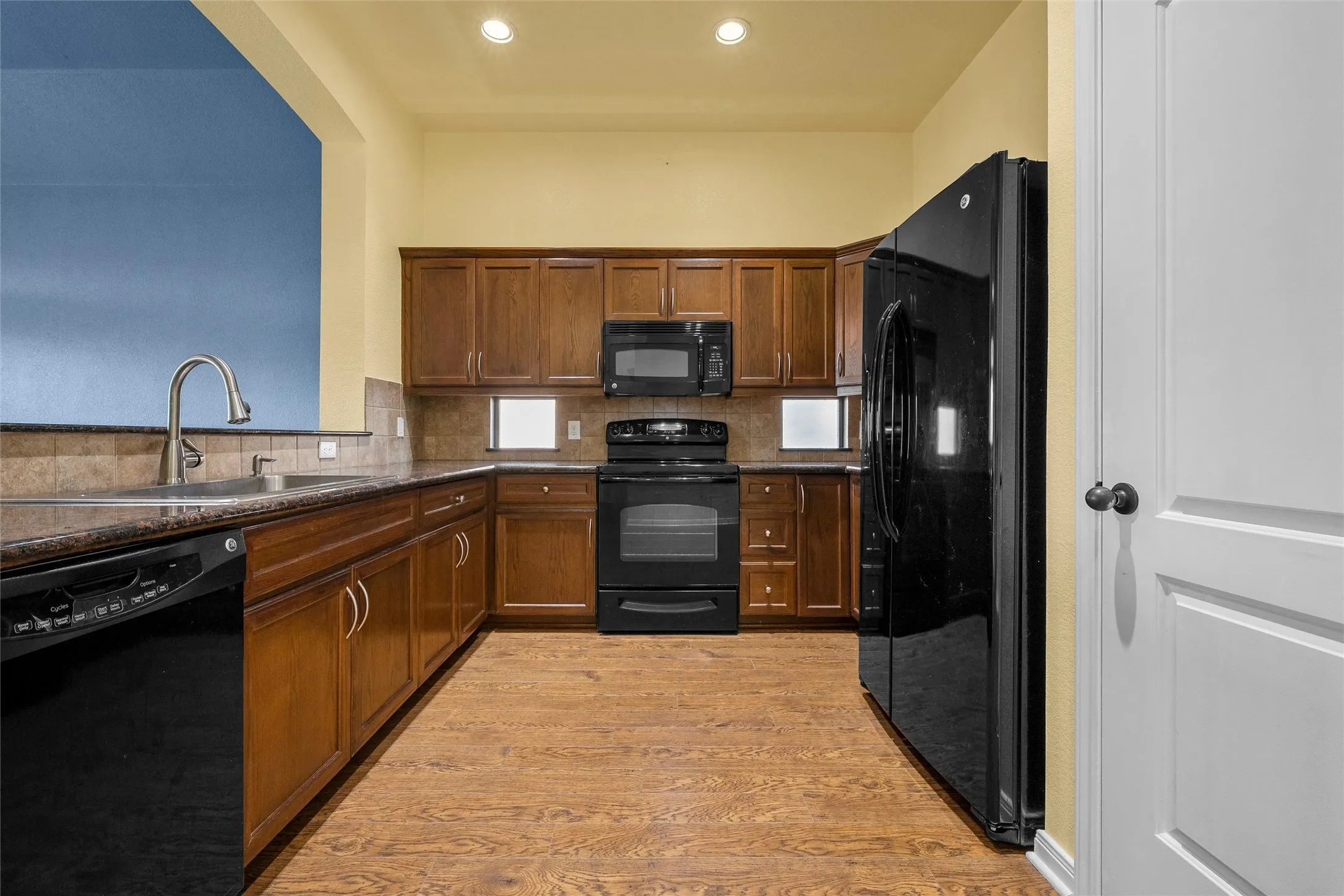 Single Family Residence For Sale in Mc Lennan County , 10437 Condor Loop, Waco, Texas 76708, 3 Bedroom, 2 Bathroom, 2 Garage spaces, 1,447 Sqft, built in 2011, mls#21378922, Real Estate Agent in Waco, Homes For Sale in Mc Lennan county, Homes For Sale in Waco, Realtor in Waco Texas, Real Estate Brokerage Independent Realty Texas, Luminita Cordes Realtor