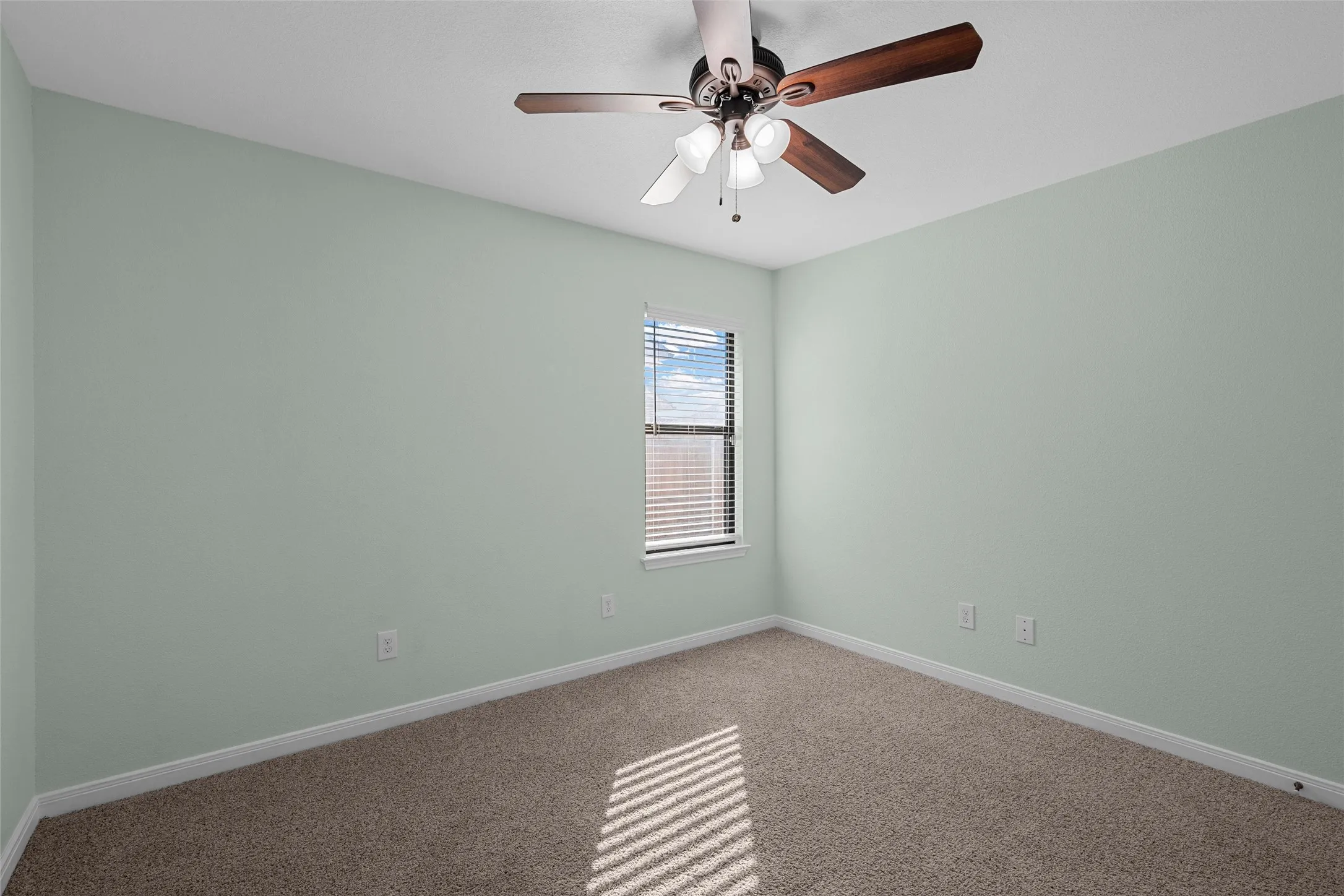 Single Family Residence For Sale in Mc Lennan County , 10437 Condor Loop, Waco, Texas 76708, 3 Bedroom, 2 Bathroom, 2 Garage spaces, 1,447 Sqft, built in 2011, mls#21378922, Real Estate Agent in Waco, Homes For Sale in Mc Lennan county, Homes For Sale in Waco, Realtor in Waco Texas, Real Estate Brokerage Independent Realty Texas, Luminita Cordes Realtor