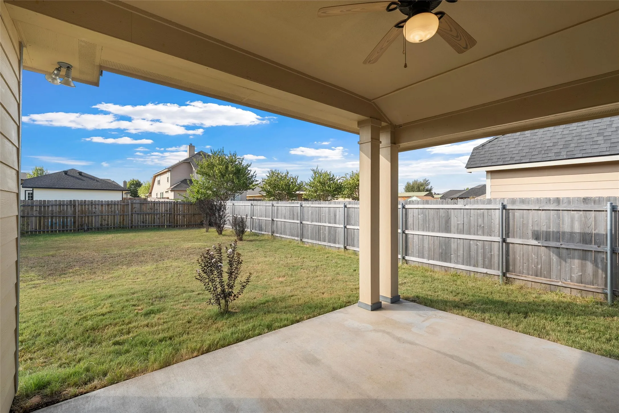 Single Family Residence For Sale in Mc Lennan County , 10437 Condor Loop, Waco, Texas 76708, 3 Bedroom, 2 Bathroom, 2 Garage spaces, 1,447 Sqft, built in 2011, mls#21378922, Real Estate Agent in Waco, Homes For Sale in Mc Lennan county, Homes For Sale in Waco, Realtor in Waco Texas, Real Estate Brokerage Independent Realty Texas, Luminita Cordes Realtor