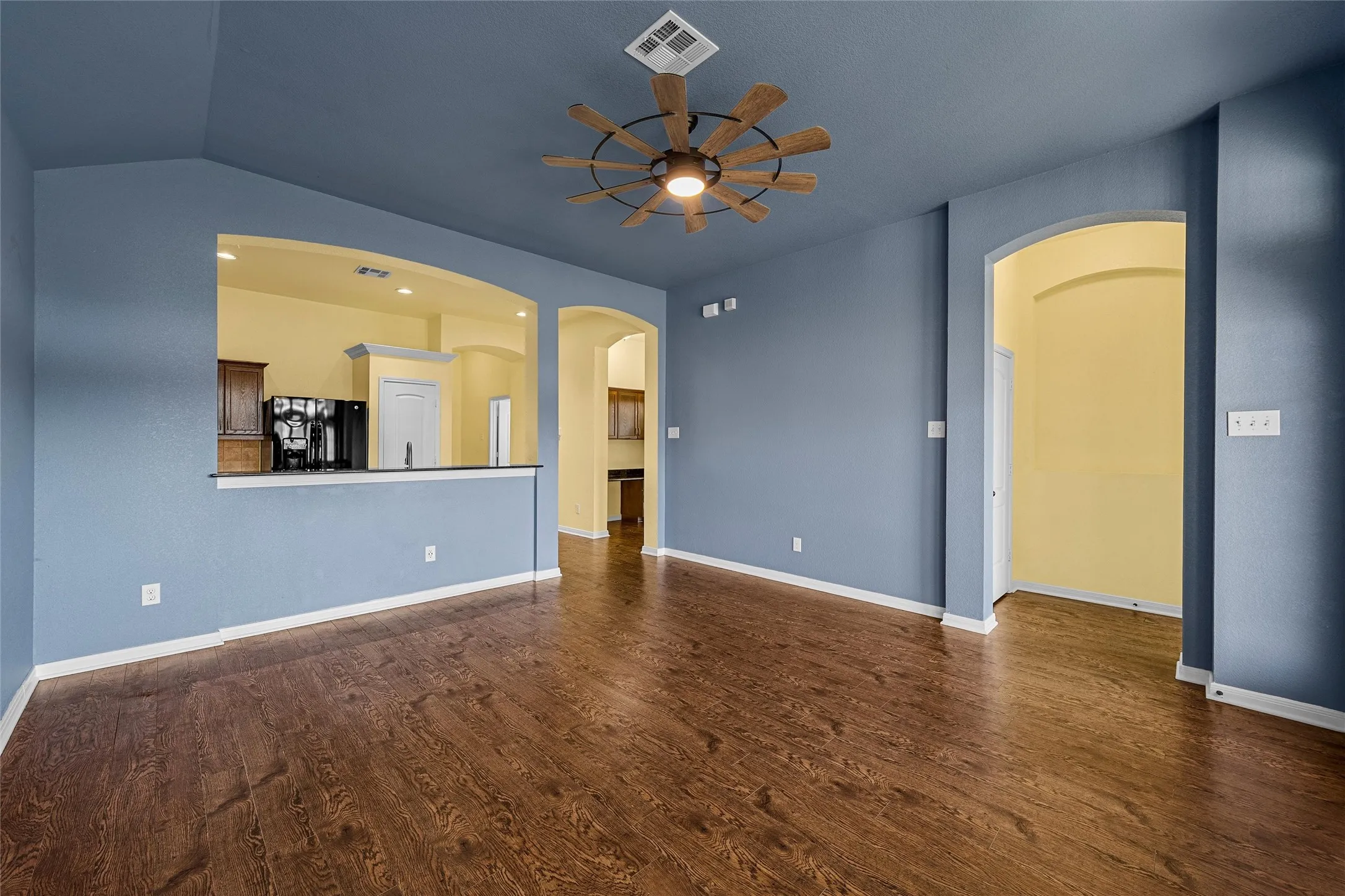 Single Family Residence For Sale in Mc Lennan County , 10437 Condor Loop, Waco, Texas 76708, 3 Bedroom, 2 Bathroom, 2 Garage spaces, 1,447 Sqft, built in 2011, mls#21378922, Real Estate Agent in Waco, Homes For Sale in Mc Lennan county, Homes For Sale in Waco, Realtor in Waco Texas, Real Estate Brokerage Independent Realty Texas, Luminita Cordes Realtor