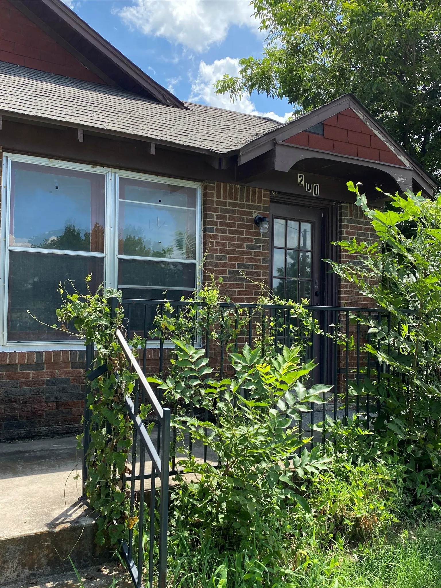 Duplex For Rent in Tarrant County , 200 Marquette Avenue, Azle, Texas 76020, 2 Bedroom, 1 Bathroom, Garage spaces, 24 Sqft, built in 0, mls#21381195, Real Estate Agent in Azle, Homes For Rent in Tarrant county, Homes For Rent in Azle, Realtor in Azle Texas, Real Estate Brokerage Independent Realty Texas, Luminita Cordes Realtor
