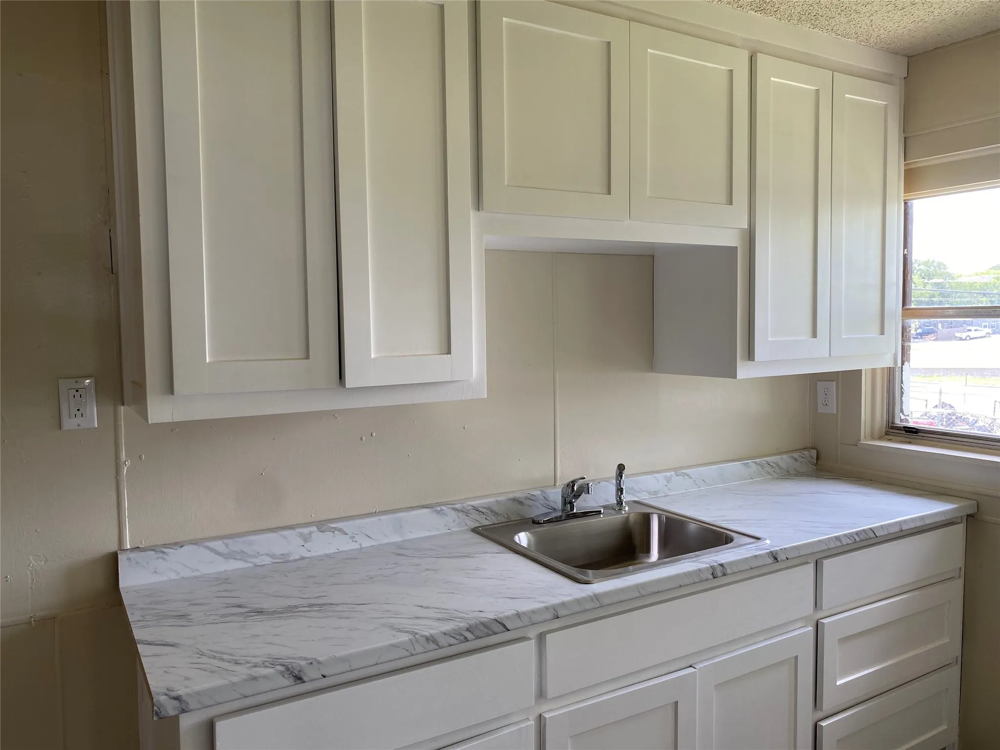 Duplex For Rent in Tarrant County , 200 Marquette Avenue, Azle, Texas 76020, 2 Bedroom, 1 Bathroom, Garage spaces, 24 Sqft, built in 0, mls#21381195, Real Estate Agent in Azle, Homes For Rent in Tarrant county, Homes For Rent in Azle, Realtor in Azle Texas, Real Estate Brokerage Independent Realty Texas, Luminita Cordes Realtor