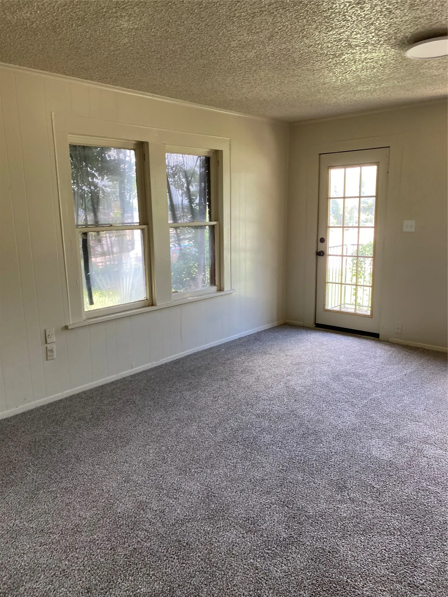 Duplex For Rent in Tarrant County , 200 Marquette Avenue, Azle, Texas 76020, 2 Bedroom, 1 Bathroom, Garage spaces, 24 Sqft, built in 0, mls#21381195, Real Estate Agent in Azle, Homes For Rent in Tarrant county, Homes For Rent in Azle, Realtor in Azle Texas, Real Estate Brokerage Independent Realty Texas, Luminita Cordes Realtor