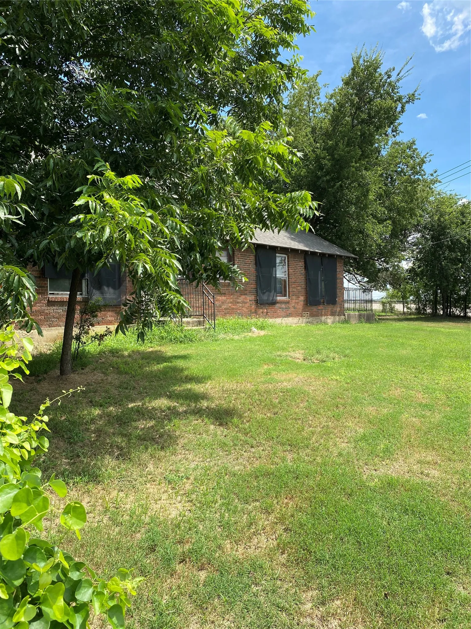 Duplex For Rent in Tarrant County , 200 Marquette Avenue, Azle, Texas 76020, 2 Bedroom, 1 Bathroom, Garage spaces, 24 Sqft, built in 0, mls#21381195, Real Estate Agent in Azle, Homes For Rent in Tarrant county, Homes For Rent in Azle, Realtor in Azle Texas, Real Estate Brokerage Independent Realty Texas, Luminita Cordes Realtor