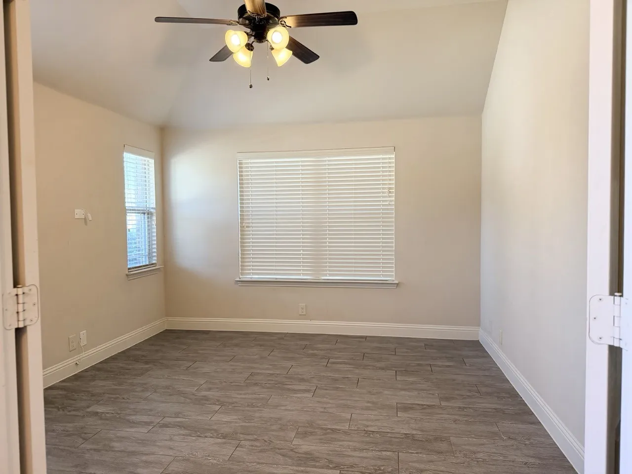 Single Family Residence For Rent in Denton County , 913 Foxglove Drive, Little Elm, Texas 75068, 4 Bedroom, 2 Bathroom, 2 Garage spaces, 2,240 Sqft, built in 2015, mls#21381333, Real Estate Agent in Little Elm, Homes For Rent in Denton county, Homes For Rent in Little Elm, Realtor in Little Elm Texas, Real Estate Brokerage Independent Realty Texas, Luminita Cordes Realtor