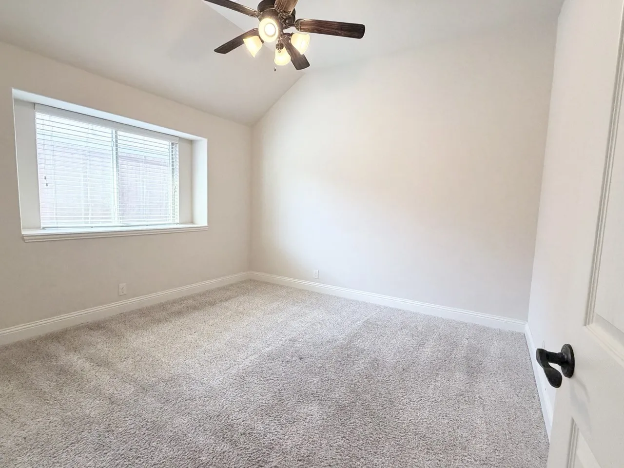 Single Family Residence For Rent in Denton County , 913 Foxglove Drive, Little Elm, Texas 75068, 4 Bedroom, 2 Bathroom, 2 Garage spaces, 2,240 Sqft, built in 2015, mls#21381333, Real Estate Agent in Little Elm, Homes For Rent in Denton county, Homes For Rent in Little Elm, Realtor in Little Elm Texas, Real Estate Brokerage Independent Realty Texas, Luminita Cordes Realtor