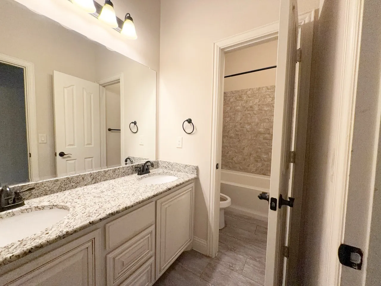 Single Family Residence For Rent in Denton County , 913 Foxglove Drive, Little Elm, Texas 75068, 4 Bedroom, 2 Bathroom, 2 Garage spaces, 2,240 Sqft, built in 2015, mls#21381333, Real Estate Agent in Little Elm, Homes For Rent in Denton county, Homes For Rent in Little Elm, Realtor in Little Elm Texas, Real Estate Brokerage Independent Realty Texas, Luminita Cordes Realtor