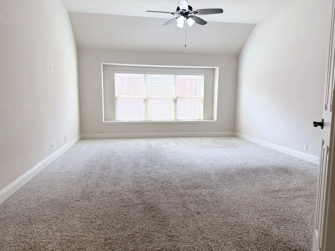Single Family Residence For Rent in Denton County , 913 Foxglove Drive, Little Elm, Texas 75068, 4 Bedroom, 2 Bathroom, 2 Garage spaces, 2,240 Sqft, built in 2015, mls#21381333, Real Estate Agent in Little Elm, Homes For Rent in Denton county, Homes For Rent in Little Elm, Realtor in Little Elm Texas, Real Estate Brokerage Independent Realty Texas, Luminita Cordes Realtor