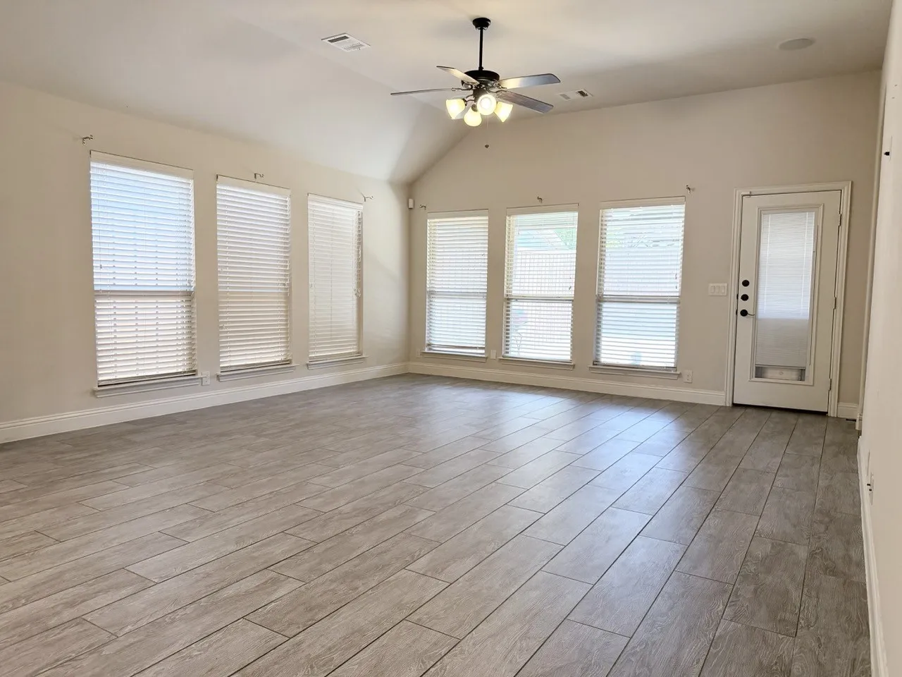 Single Family Residence For Rent in Denton County , 913 Foxglove Drive, Little Elm, Texas 75068, 4 Bedroom, 2 Bathroom, 2 Garage spaces, 2,240 Sqft, built in 2015, mls#21381333, Real Estate Agent in Little Elm, Homes For Rent in Denton county, Homes For Rent in Little Elm, Realtor in Little Elm Texas, Real Estate Brokerage Independent Realty Texas, Luminita Cordes Realtor