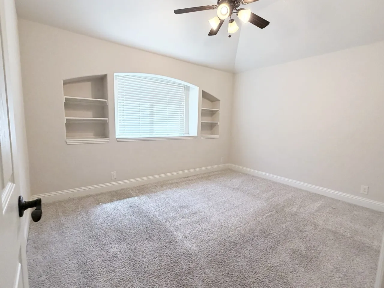 Single Family Residence For Rent in Denton County , 913 Foxglove Drive, Little Elm, Texas 75068, 4 Bedroom, 2 Bathroom, 2 Garage spaces, 2,240 Sqft, built in 2015, mls#21381333, Real Estate Agent in Little Elm, Homes For Rent in Denton county, Homes For Rent in Little Elm, Realtor in Little Elm Texas, Real Estate Brokerage Independent Realty Texas, Luminita Cordes Realtor