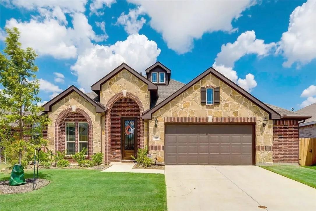 Single Family Residence For Rent in Denton County , 913 Foxglove Drive, Little Elm, Texas 75068, 4 Bedroom, 2 Bathroom, 2 Garage spaces, 2,240 Sqft, built in 2015, mls#21381333, Real Estate Agent in Little Elm, Homes For Rent in Denton county, Homes For Rent in Little Elm, Realtor in Little Elm Texas, Real Estate Brokerage Independent Realty Texas, Luminita Cordes Realtor