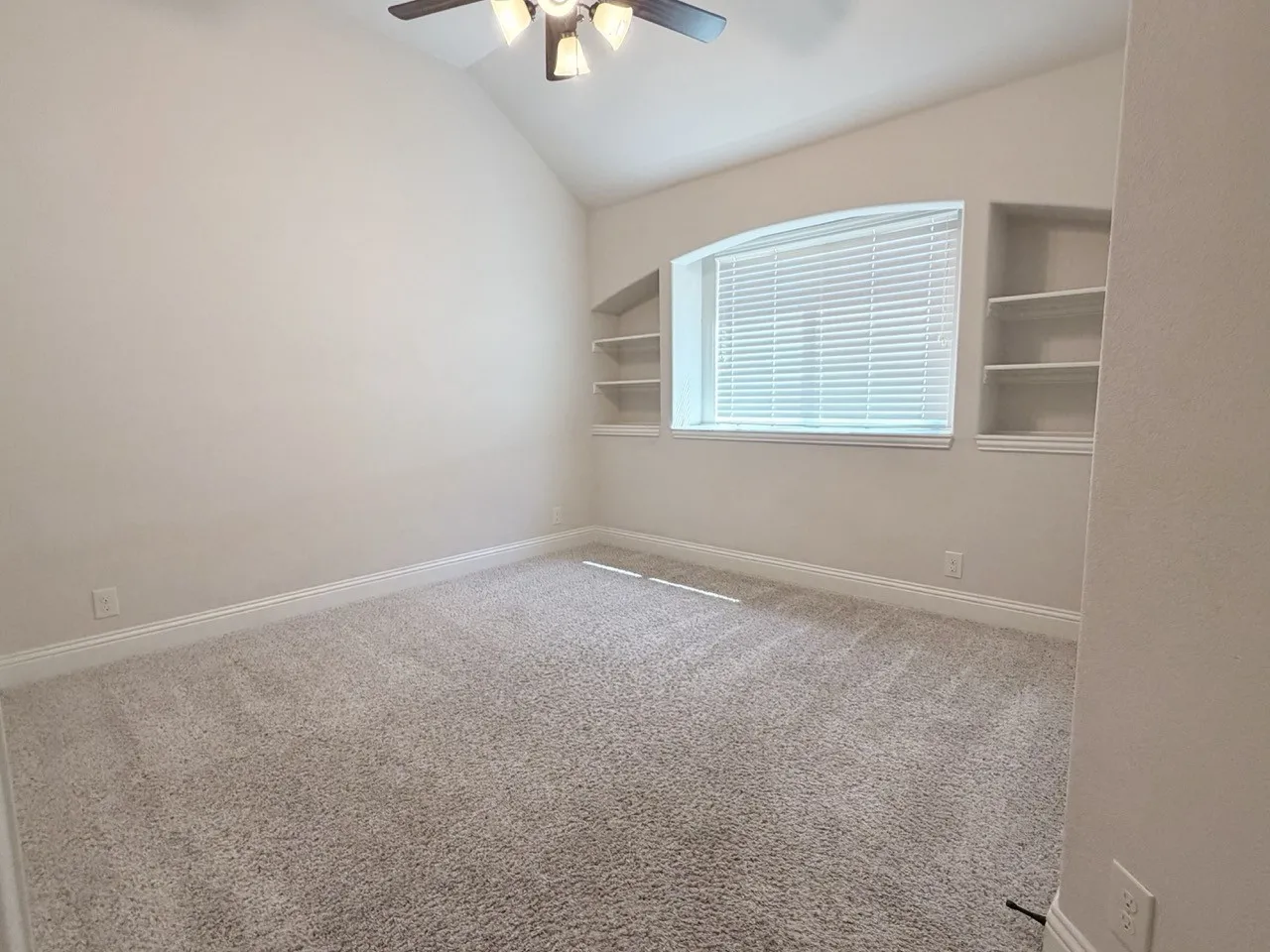 Single Family Residence For Rent in Denton County , 913 Foxglove Drive, Little Elm, Texas 75068, 4 Bedroom, 2 Bathroom, 2 Garage spaces, 2,240 Sqft, built in 2015, mls#21381333, Real Estate Agent in Little Elm, Homes For Rent in Denton county, Homes For Rent in Little Elm, Realtor in Little Elm Texas, Real Estate Brokerage Independent Realty Texas, Luminita Cordes Realtor
