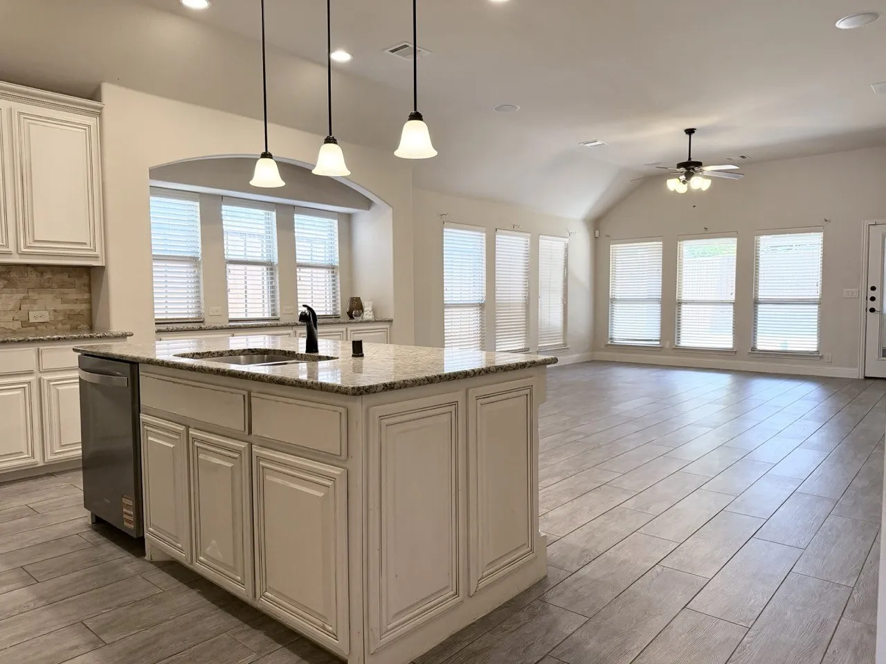 Single Family Residence For Rent in Denton County , 913 Foxglove Drive, Little Elm, Texas 75068, 4 Bedroom, 2 Bathroom, 2 Garage spaces, 2,240 Sqft, built in 2015, mls#21381333, Real Estate Agent in Little Elm, Homes For Rent in Denton county, Homes For Rent in Little Elm, Realtor in Little Elm Texas, Real Estate Brokerage Independent Realty Texas, Luminita Cordes Realtor