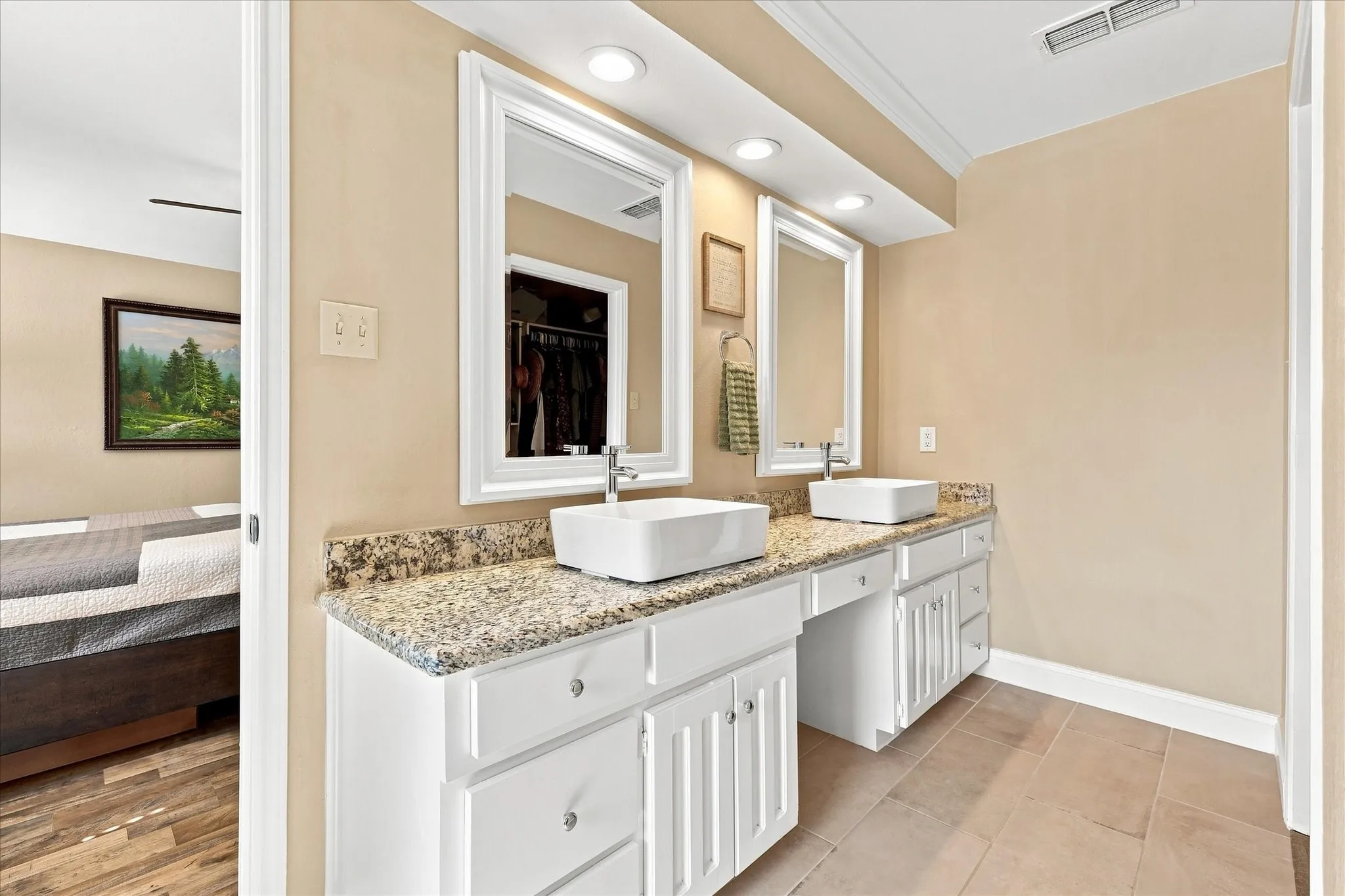Single Family Residence For Sale in Tarrant County , 8712 Lake Country Drive, Fort Worth, Texas 76179, 3 Bedroom, 2 Bathroom, 2 Garage spaces, 1,793 Sqft, built in 1983, mls#21381319, Real Estate Agent in Fort Worth, Homes For Sale in Tarrant county, Homes For Sale in Fort Worth, Realtor in Fort Worth Texas, Real Estate Brokerage Independent Realty Texas, Luminita Cordes Realtor