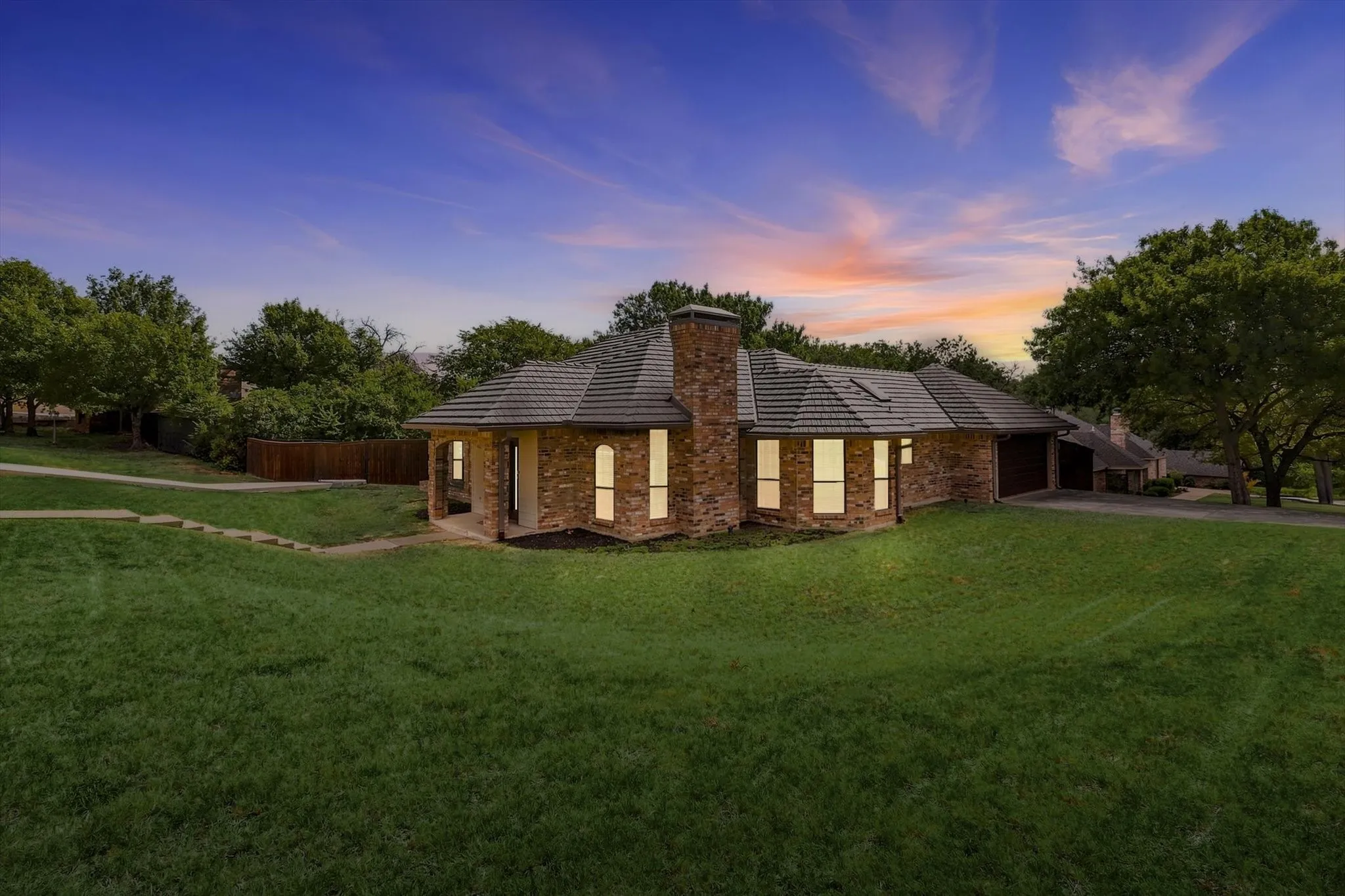 Single Family Residence For Sale in Tarrant County , 8712 Lake Country Drive, Fort Worth, Texas 76179, 3 Bedroom, 2 Bathroom, 2 Garage spaces, 1,793 Sqft, built in 1983, mls#21381319, Real Estate Agent in Fort Worth, Homes For Sale in Tarrant county, Homes For Sale in Fort Worth, Realtor in Fort Worth Texas, Real Estate Brokerage Independent Realty Texas, Luminita Cordes Realtor