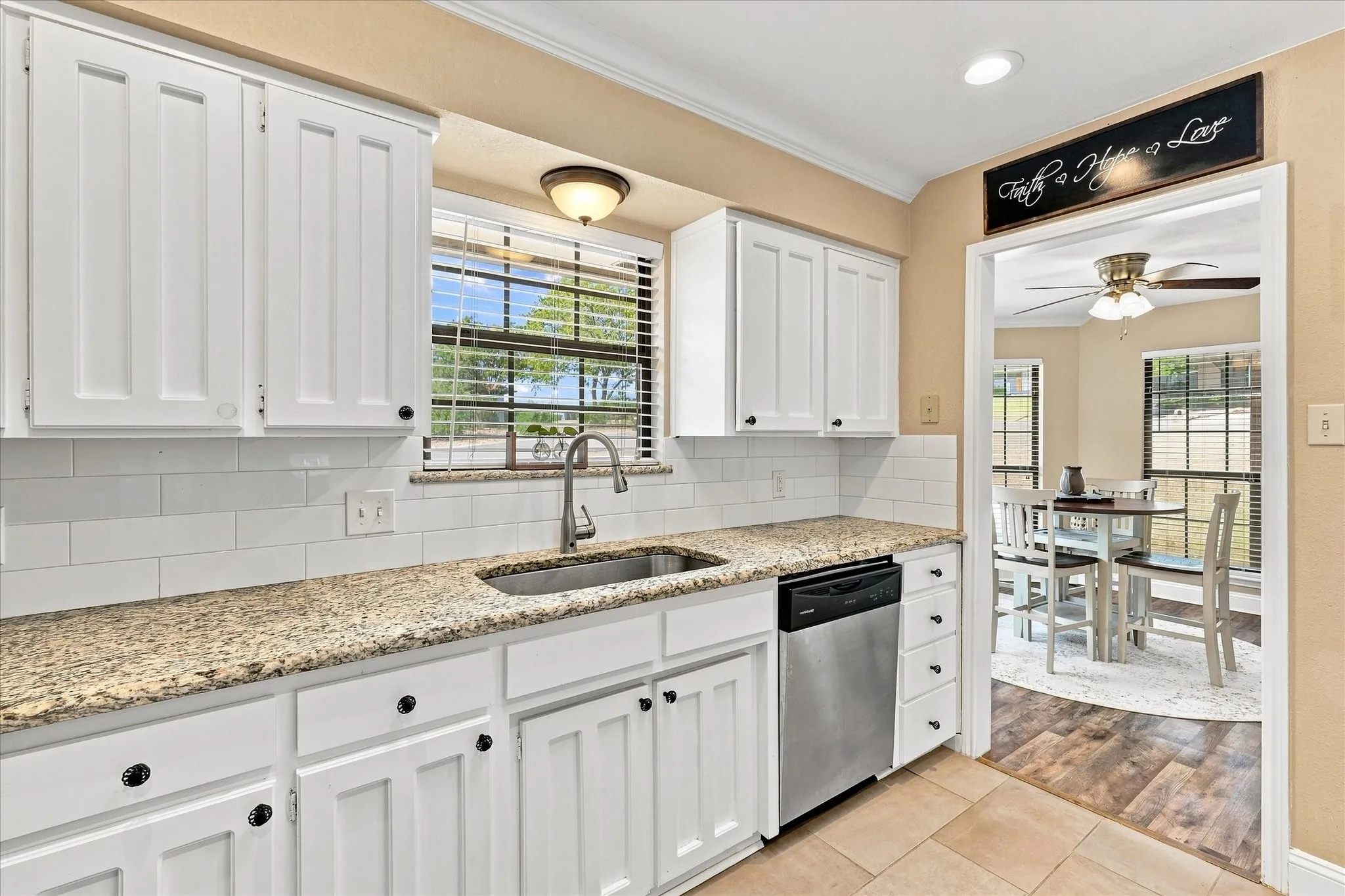 Single Family Residence For Sale in Tarrant County , 8712 Lake Country Drive, Fort Worth, Texas 76179, 3 Bedroom, 2 Bathroom, 2 Garage spaces, 1,793 Sqft, built in 1983, mls#21381319, Real Estate Agent in Fort Worth, Homes For Sale in Tarrant county, Homes For Sale in Fort Worth, Realtor in Fort Worth Texas, Real Estate Brokerage Independent Realty Texas, Luminita Cordes Realtor