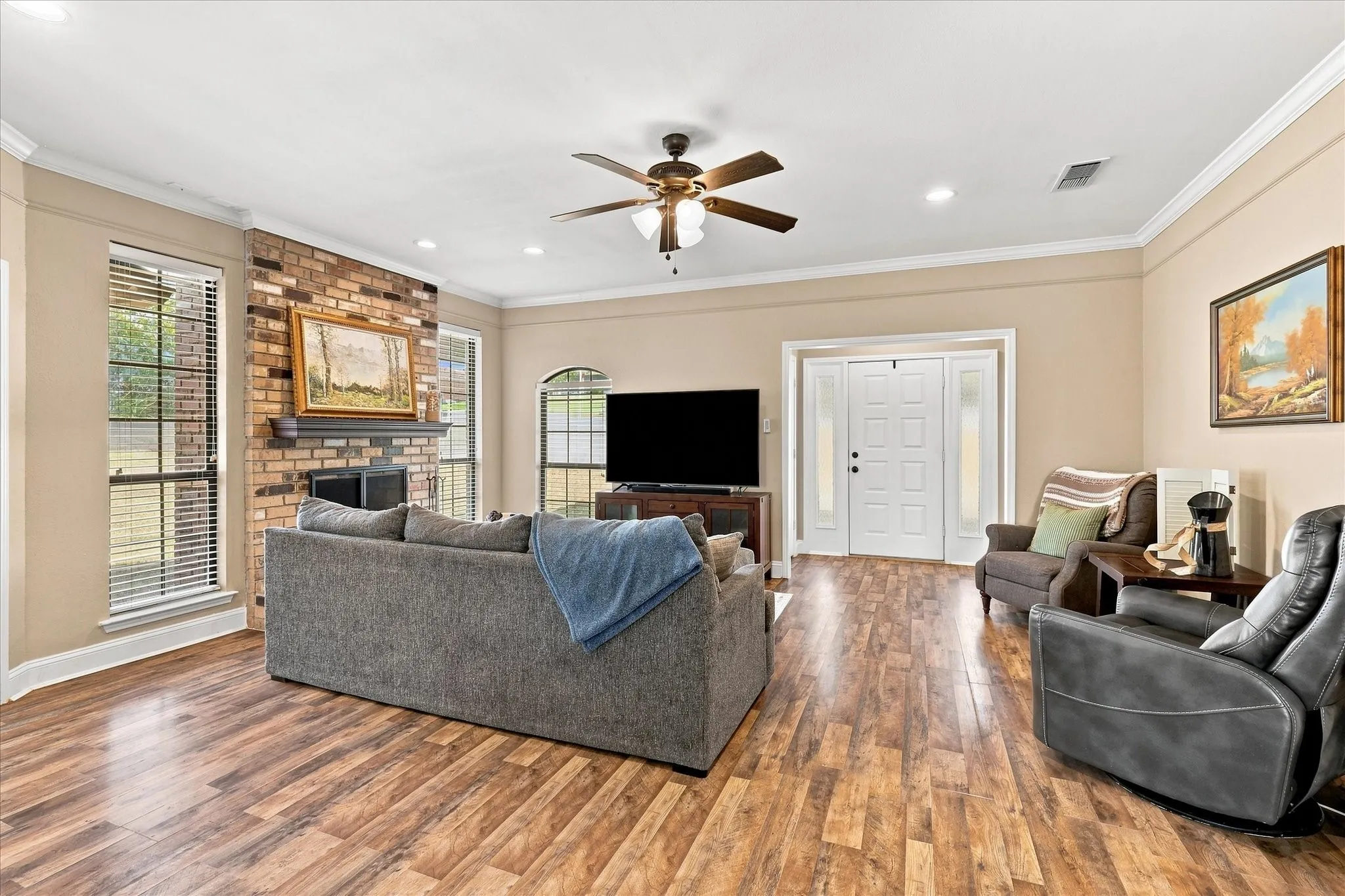 Single Family Residence For Sale in Tarrant County , 8712 Lake Country Drive, Fort Worth, Texas 76179, 3 Bedroom, 2 Bathroom, 2 Garage spaces, 1,793 Sqft, built in 1983, mls#21381319, Real Estate Agent in Fort Worth, Homes For Sale in Tarrant county, Homes For Sale in Fort Worth, Realtor in Fort Worth Texas, Real Estate Brokerage Independent Realty Texas, Luminita Cordes Realtor