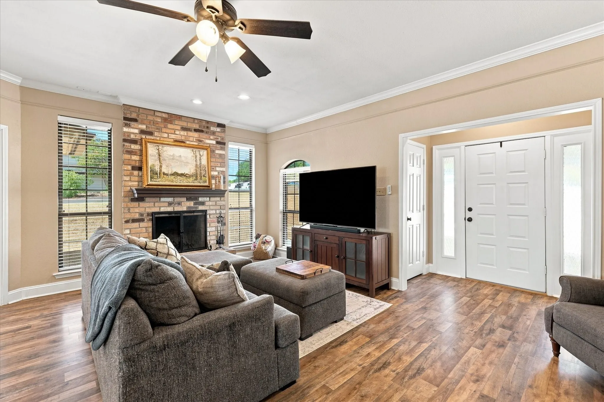 Single Family Residence For Sale in Tarrant County , 8712 Lake Country Drive, Fort Worth, Texas 76179, 3 Bedroom, 2 Bathroom, 2 Garage spaces, 1,793 Sqft, built in 1983, mls#21381319, Real Estate Agent in Fort Worth, Homes For Sale in Tarrant county, Homes For Sale in Fort Worth, Realtor in Fort Worth Texas, Real Estate Brokerage Independent Realty Texas, Luminita Cordes Realtor