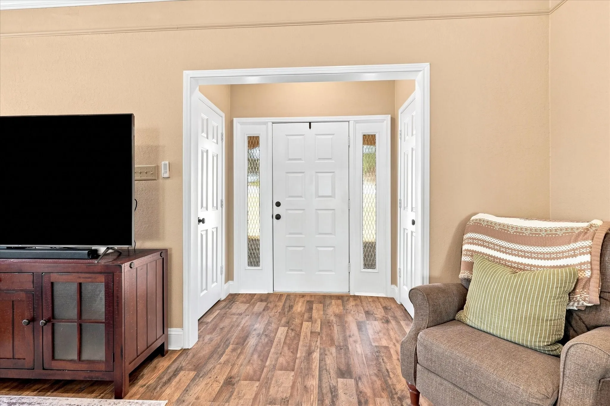 Single Family Residence For Sale in Tarrant County , 8712 Lake Country Drive, Fort Worth, Texas 76179, 3 Bedroom, 2 Bathroom, 2 Garage spaces, 1,793 Sqft, built in 1983, mls#21381319, Real Estate Agent in Fort Worth, Homes For Sale in Tarrant county, Homes For Sale in Fort Worth, Realtor in Fort Worth Texas, Real Estate Brokerage Independent Realty Texas, Luminita Cordes Realtor