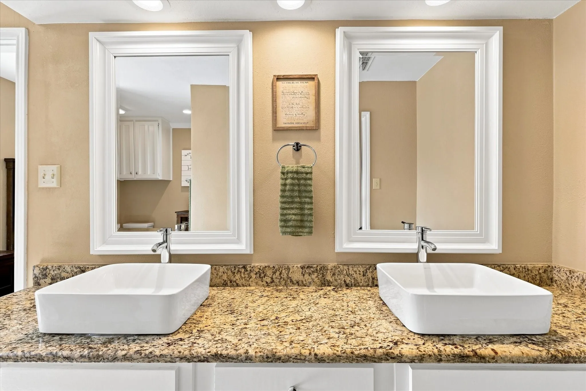 Single Family Residence For Sale in Tarrant County , 8712 Lake Country Drive, Fort Worth, Texas 76179, 3 Bedroom, 2 Bathroom, 2 Garage spaces, 1,793 Sqft, built in 1983, mls#21381319, Real Estate Agent in Fort Worth, Homes For Sale in Tarrant county, Homes For Sale in Fort Worth, Realtor in Fort Worth Texas, Real Estate Brokerage Independent Realty Texas, Luminita Cordes Realtor
