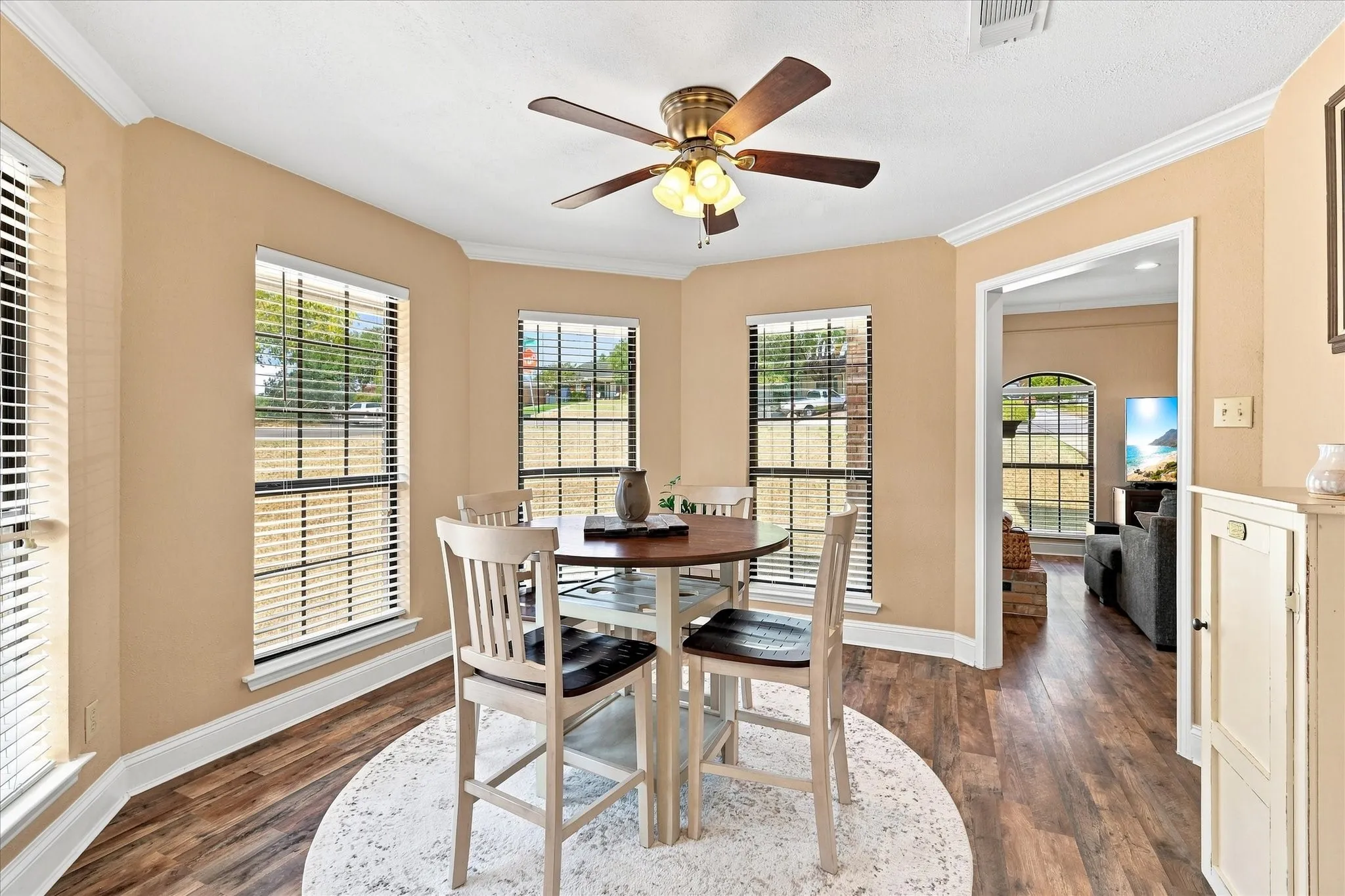Single Family Residence For Sale in Tarrant County , 8712 Lake Country Drive, Fort Worth, Texas 76179, 3 Bedroom, 2 Bathroom, 2 Garage spaces, 1,793 Sqft, built in 1983, mls#21381319, Real Estate Agent in Fort Worth, Homes For Sale in Tarrant county, Homes For Sale in Fort Worth, Realtor in Fort Worth Texas, Real Estate Brokerage Independent Realty Texas, Luminita Cordes Realtor