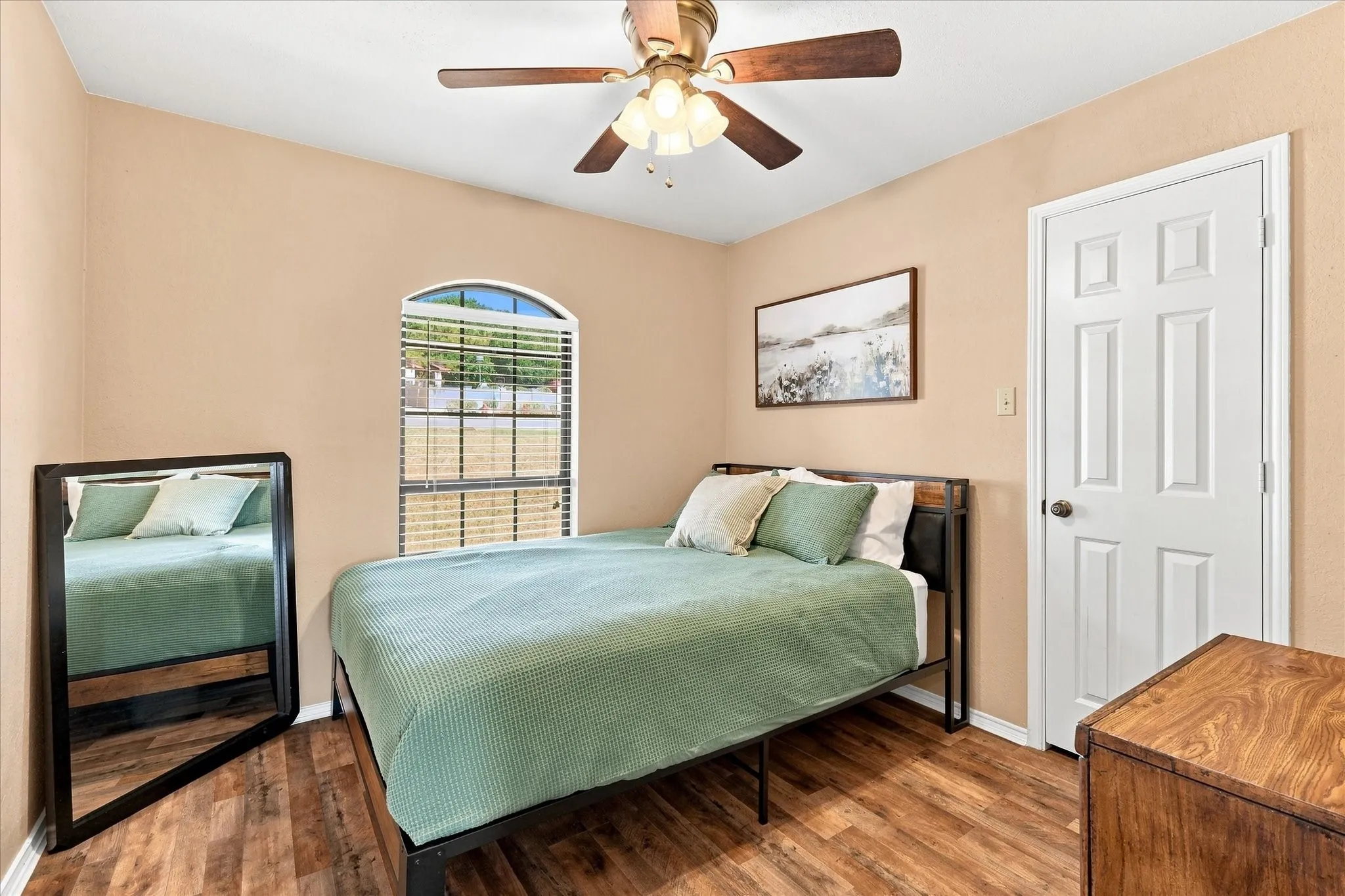 Single Family Residence For Sale in Tarrant County , 8712 Lake Country Drive, Fort Worth, Texas 76179, 3 Bedroom, 2 Bathroom, 2 Garage spaces, 1,793 Sqft, built in 1983, mls#21381319, Real Estate Agent in Fort Worth, Homes For Sale in Tarrant county, Homes For Sale in Fort Worth, Realtor in Fort Worth Texas, Real Estate Brokerage Independent Realty Texas, Luminita Cordes Realtor